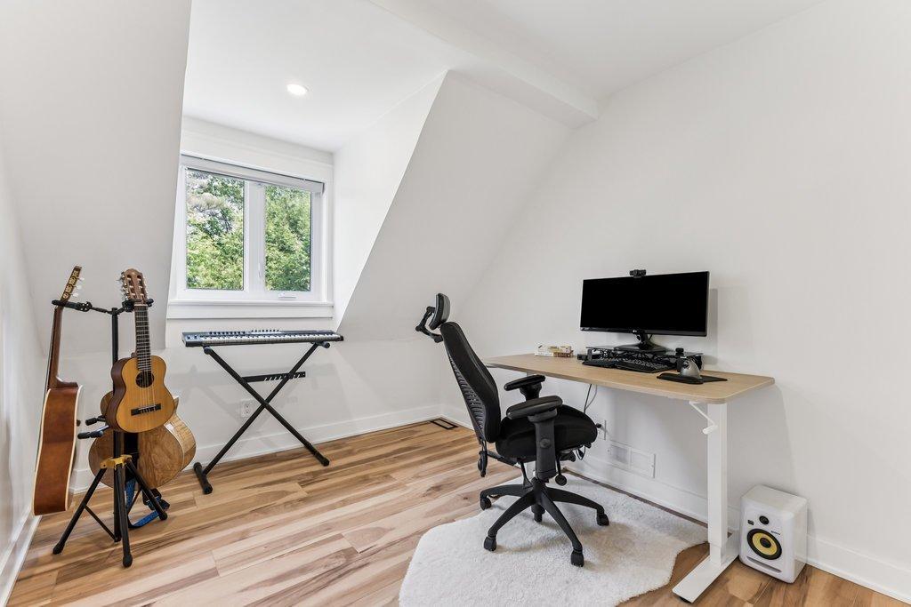 









3


Ch. du Vallon

,
Chelsea,




QC
J9B1P5

