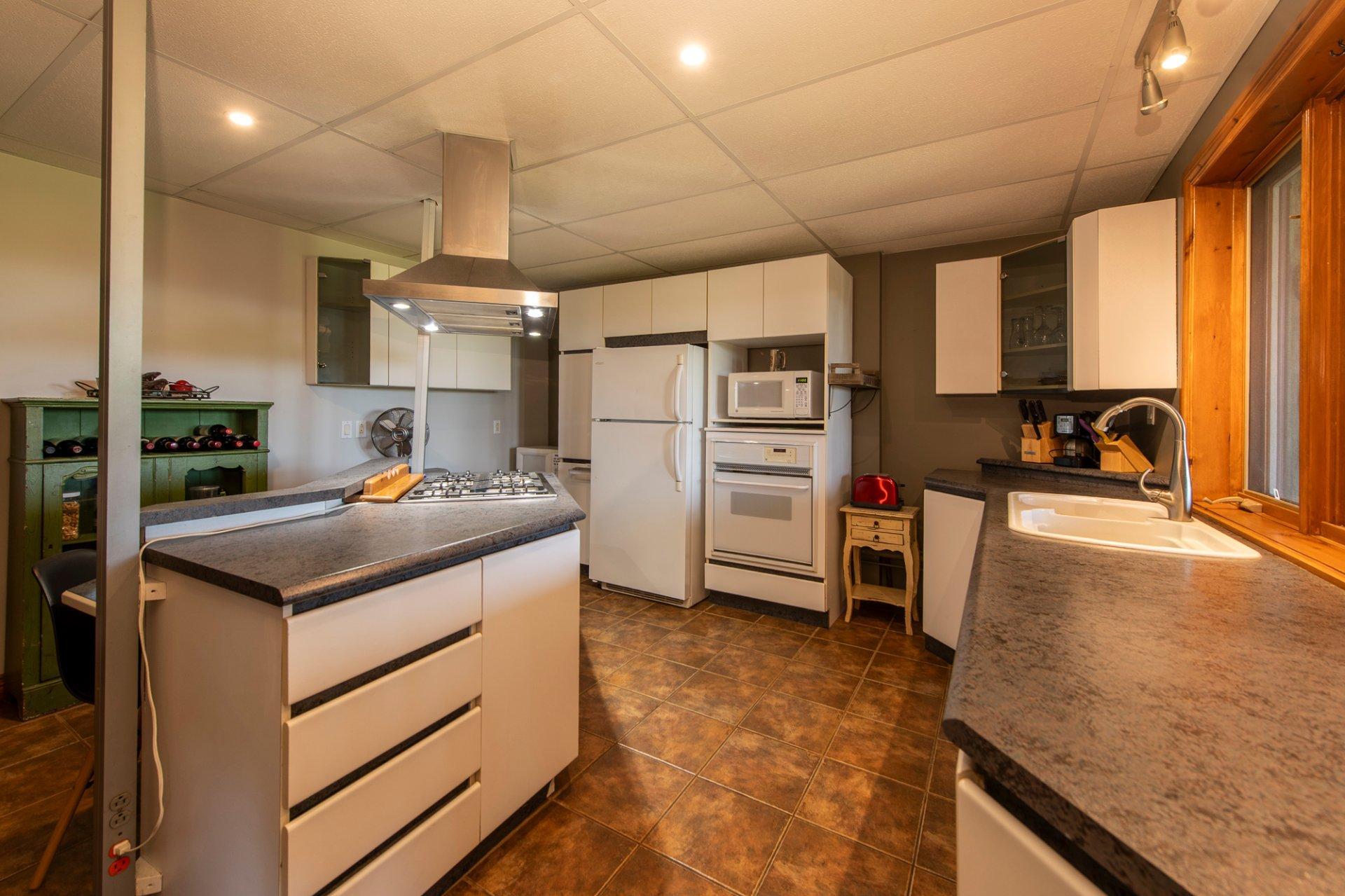 









5


Ch. Ledoux

,
Saint-Étienne-de-Bolton,




QC
J0E2E0

