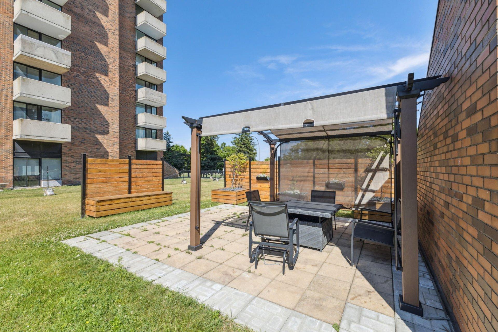 









285


Rue Laurier

,
Gatineau (Hull),




QC
J9A1M5

