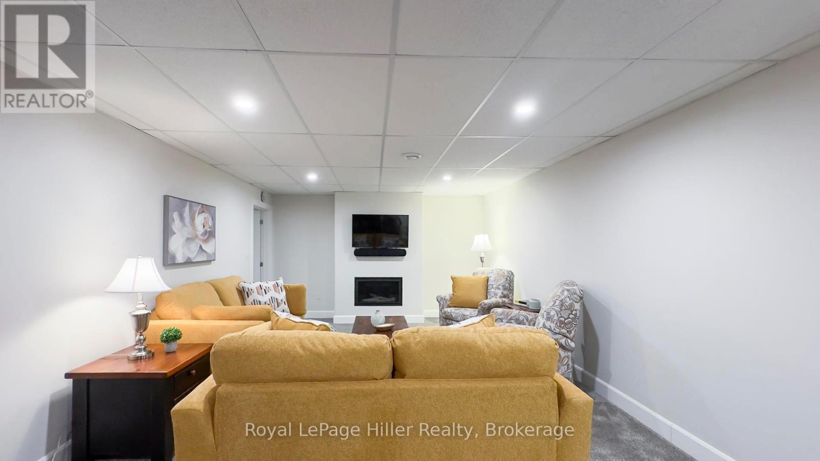 












3 - 24 UPPER THAMES LANE

,
West Perth (Mitchell),




Ontario
N0K1N0

