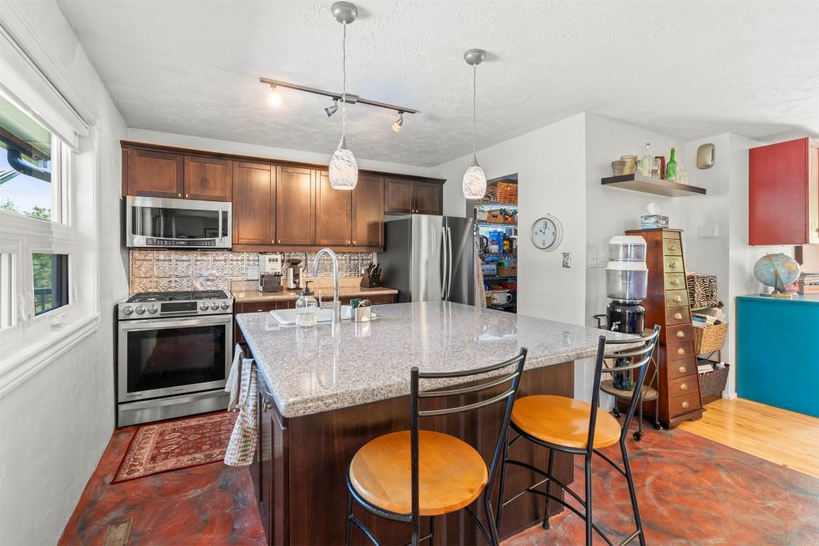 









230


6

Street,
Salmon Arm,




BC
V1E 4E8

