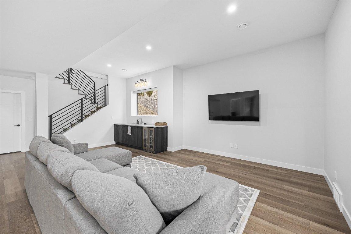 









10058


Beacon Hill

Drive,
Lake Country,




BC
V4V 0A9

