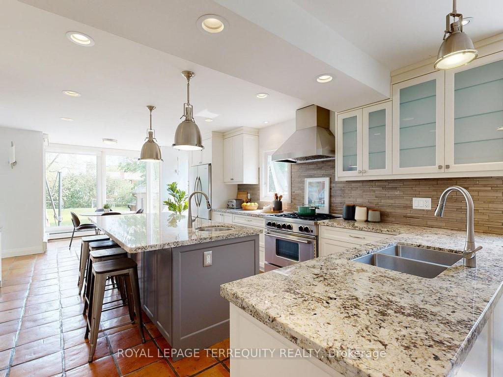 









65


Burnhamthorpe

Crescent,
Toronto,




ON
M9A 1G6

