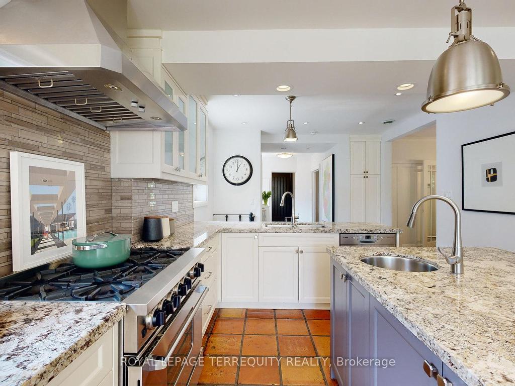 









65


Burnhamthorpe

Crescent,
Toronto,




ON
M9A 1G6

