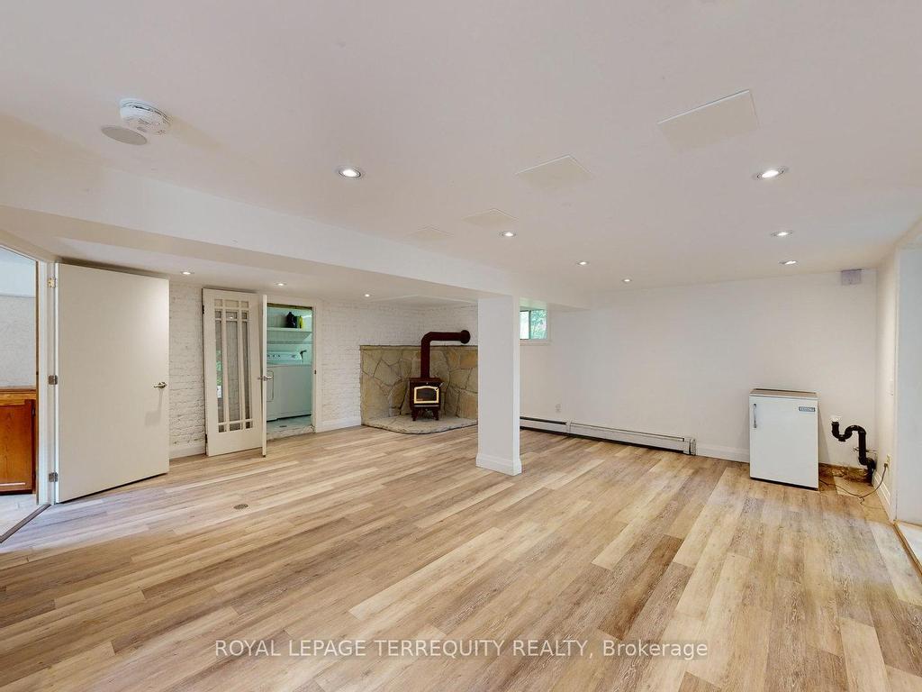 









65


Burnhamthorpe

Crescent,
Toronto,




ON
M9A 1G6

