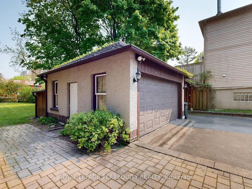 









65


Burnhamthorpe

Crescent,
Toronto,




ON
M9A 1G6

