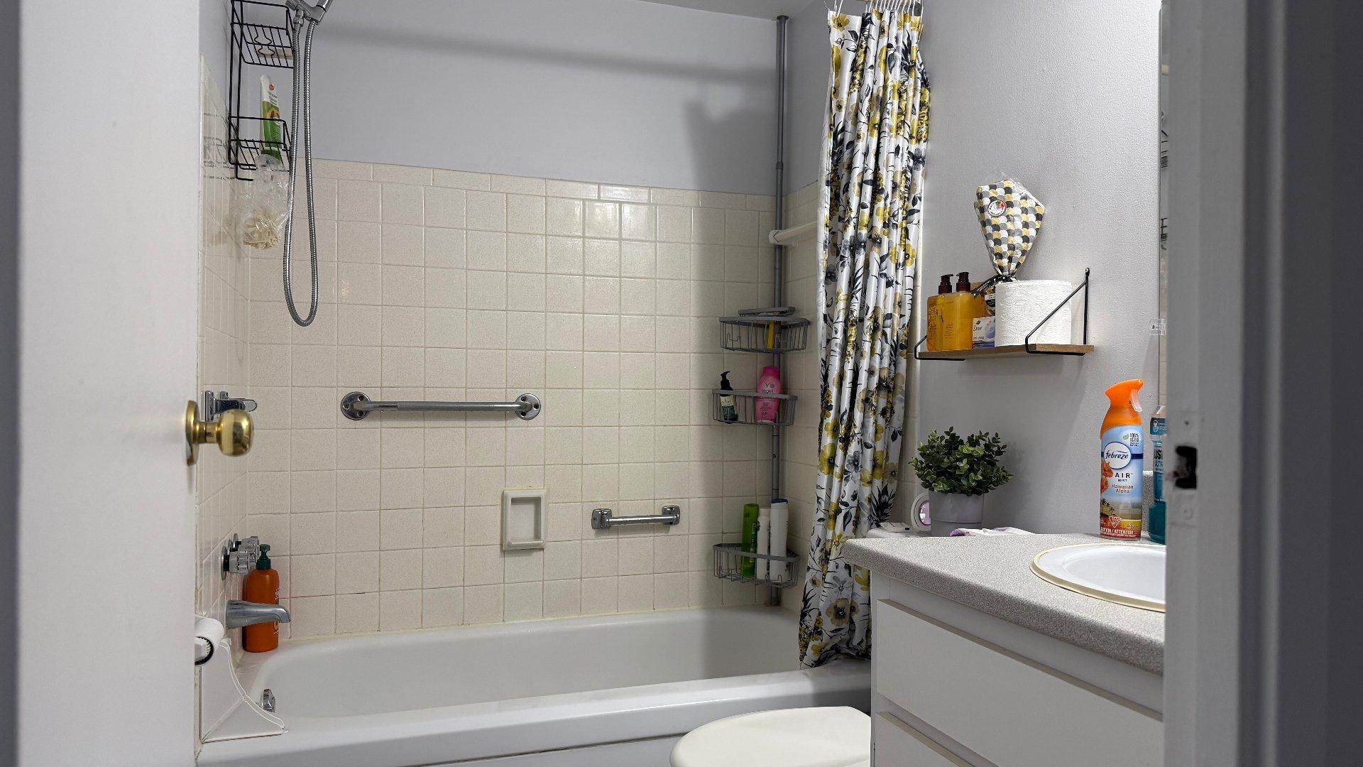 









350


Rue Querbes

, 318,
Vaudreuil-Dorion,




QC
J7V6B6

