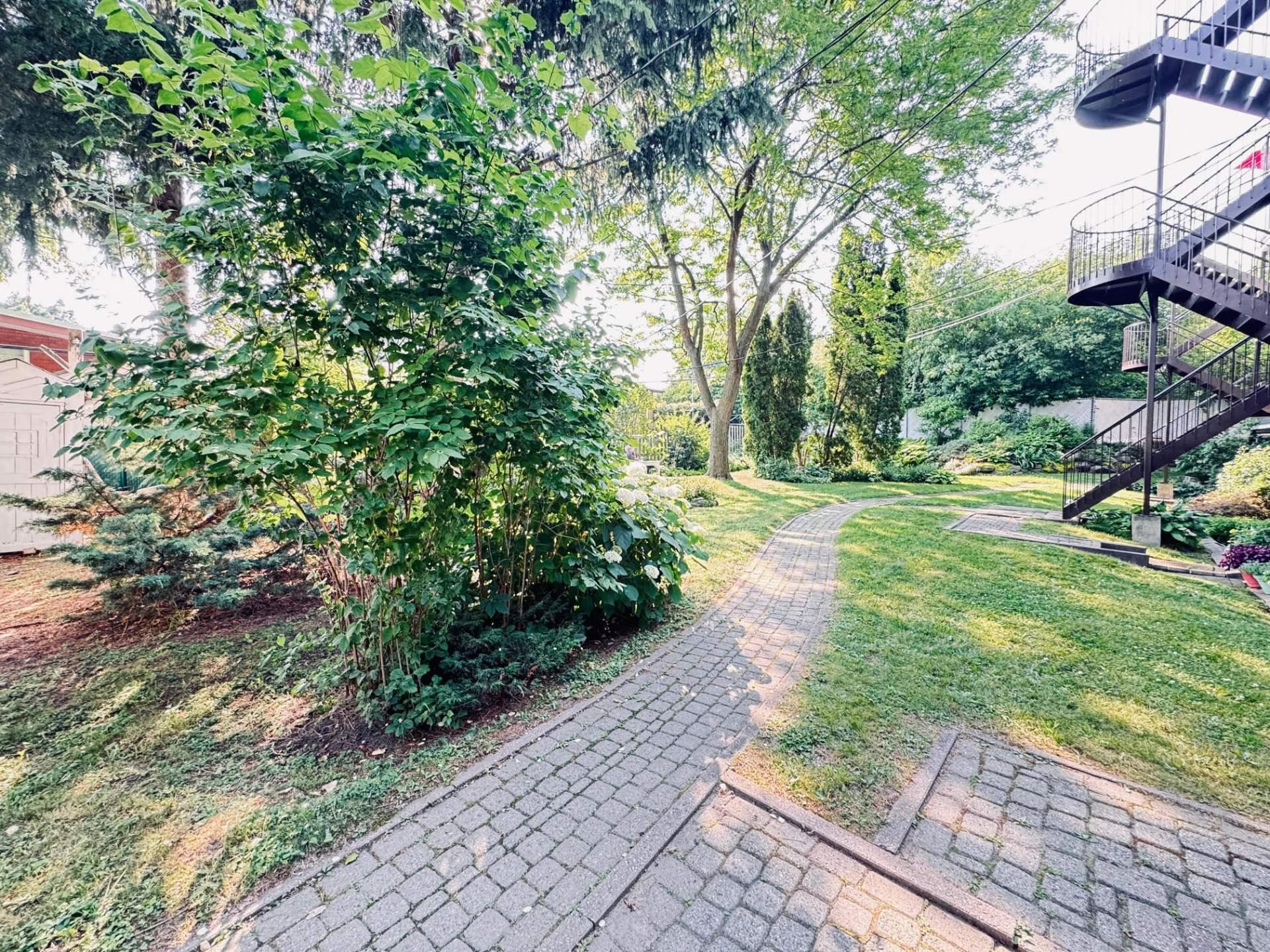 









4340


Rue de la Seine

, 301,
Laval (Chomedey),




QC
H7W2S3

