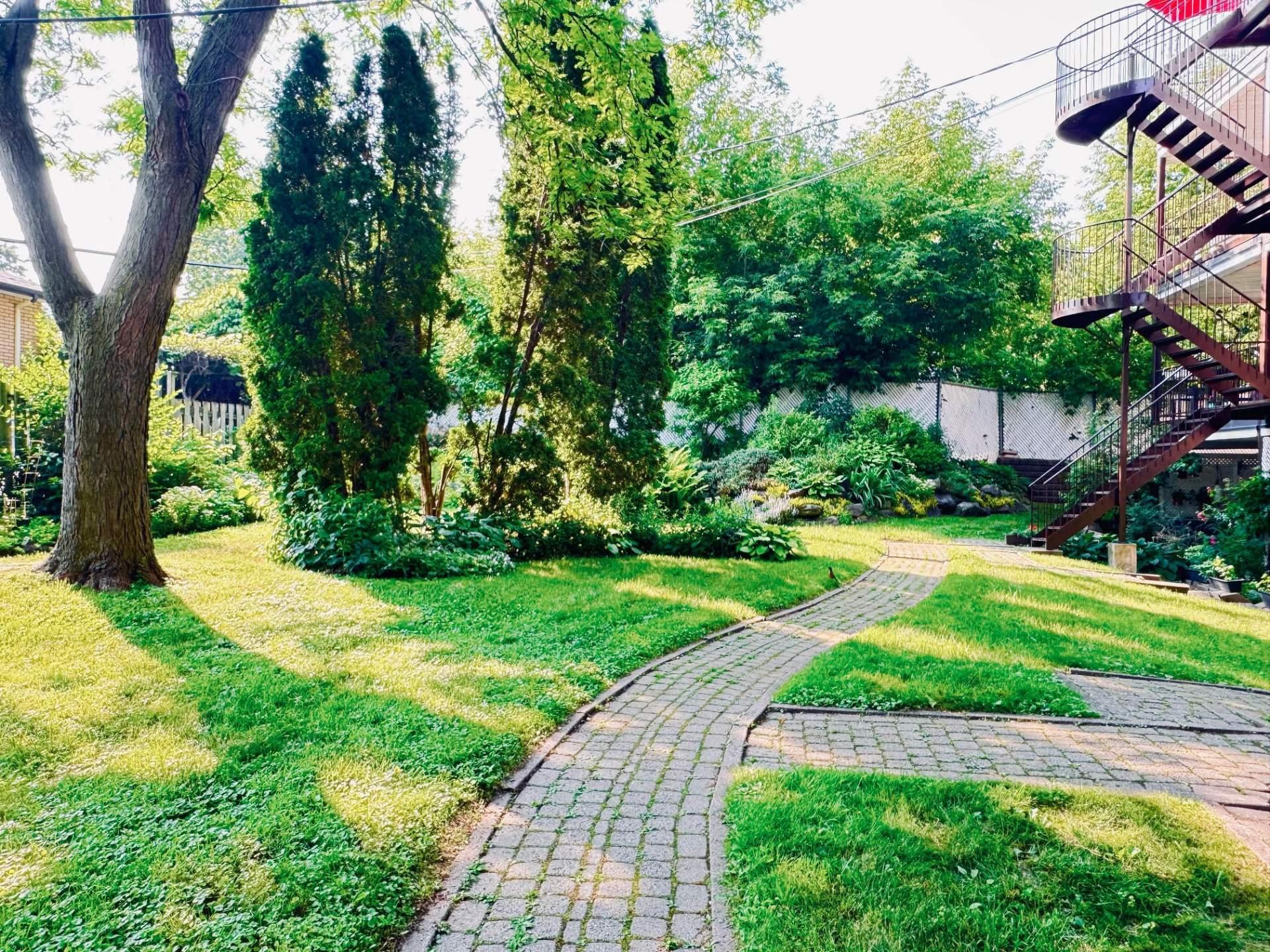 









4340


Rue de la Seine

, 301,
Laval (Chomedey),




QC
H7W2S3

