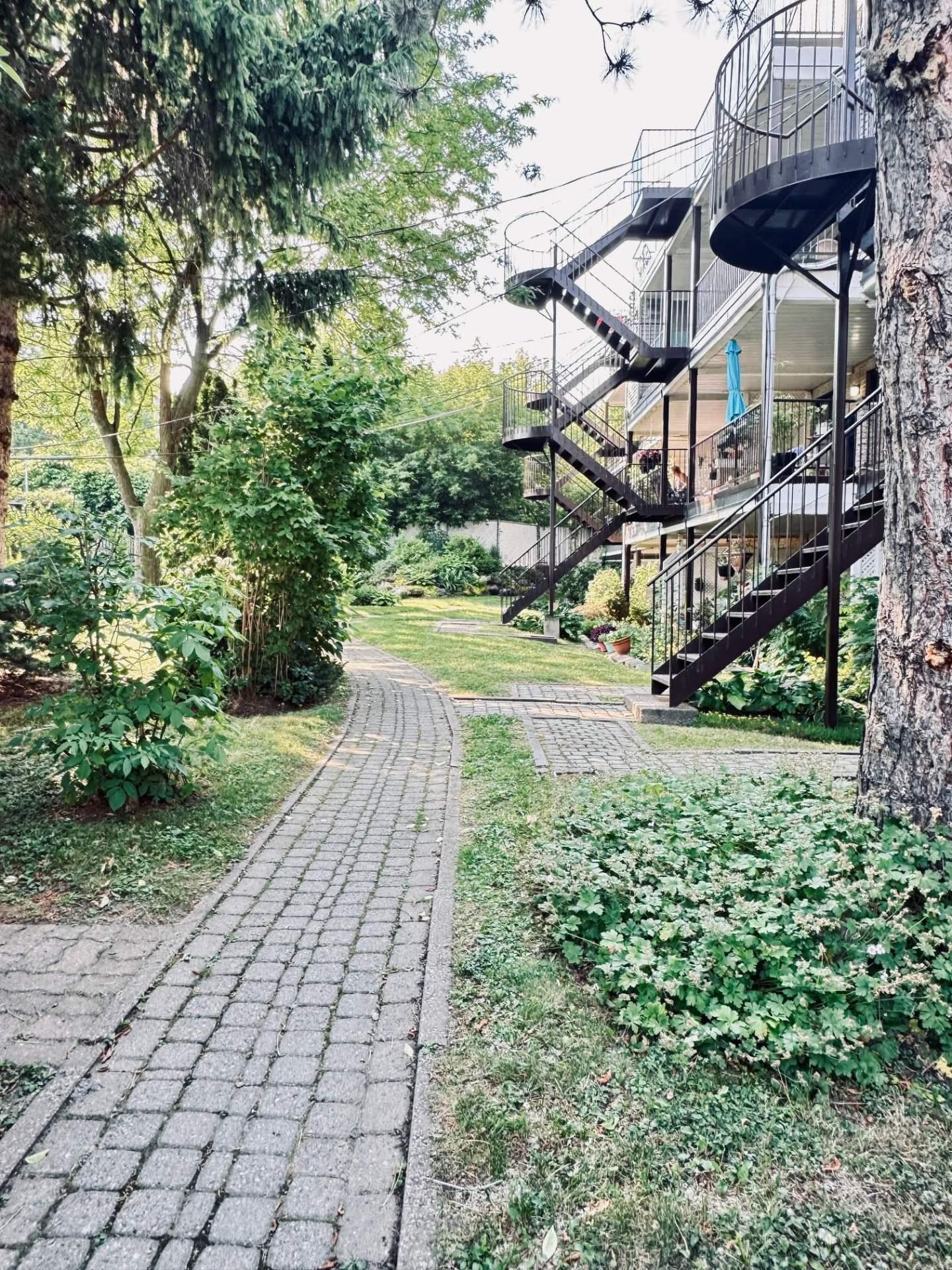 









4340


Rue de la Seine

, 301,
Laval (Chomedey),




QC
H7W2S3

