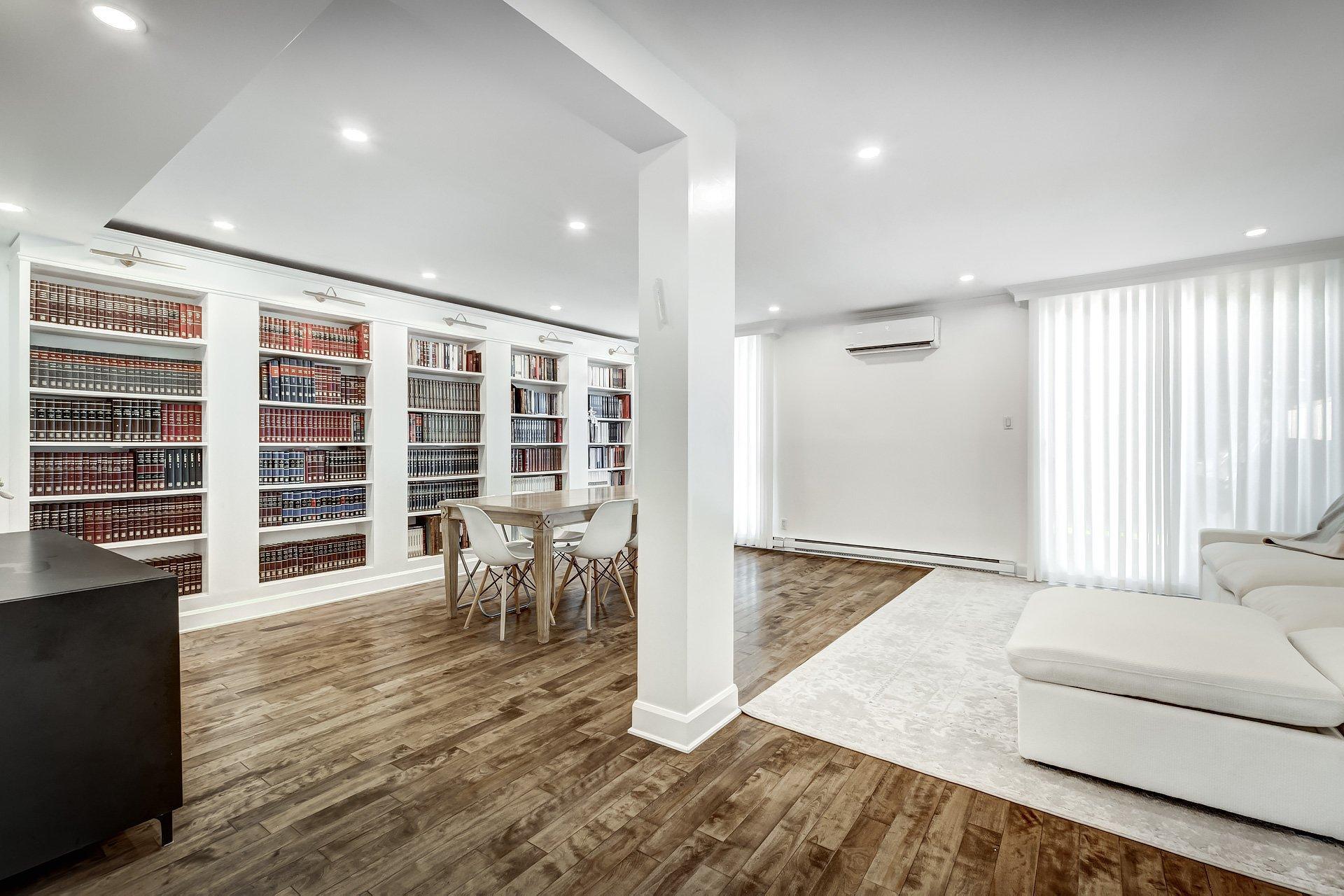 









5601


Ch. Merrimac

,
Côte-Saint-Luc,




QC
H4W1S5

