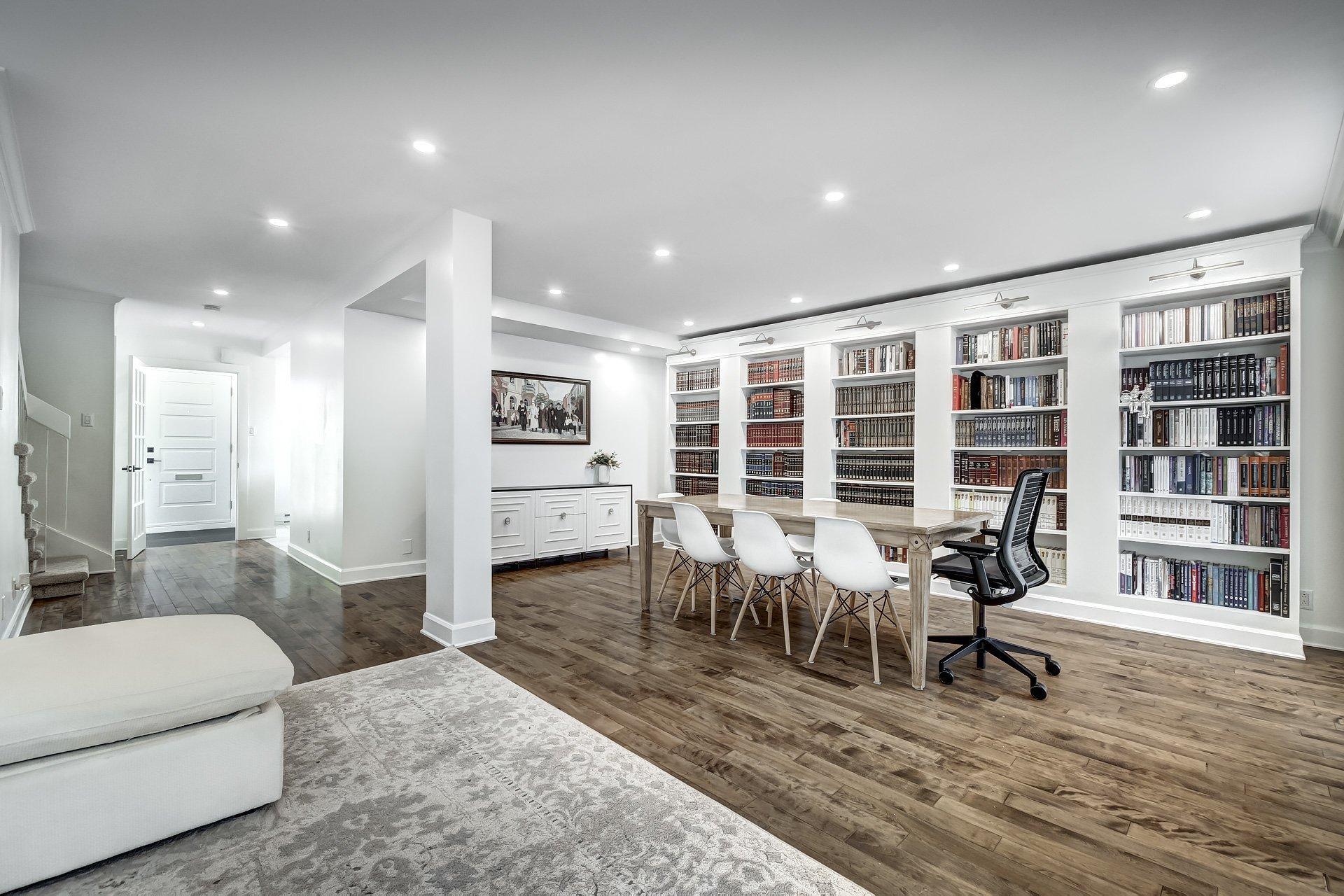 









5601


Ch. Merrimac

,
Côte-Saint-Luc,




QC
H4W1S5

