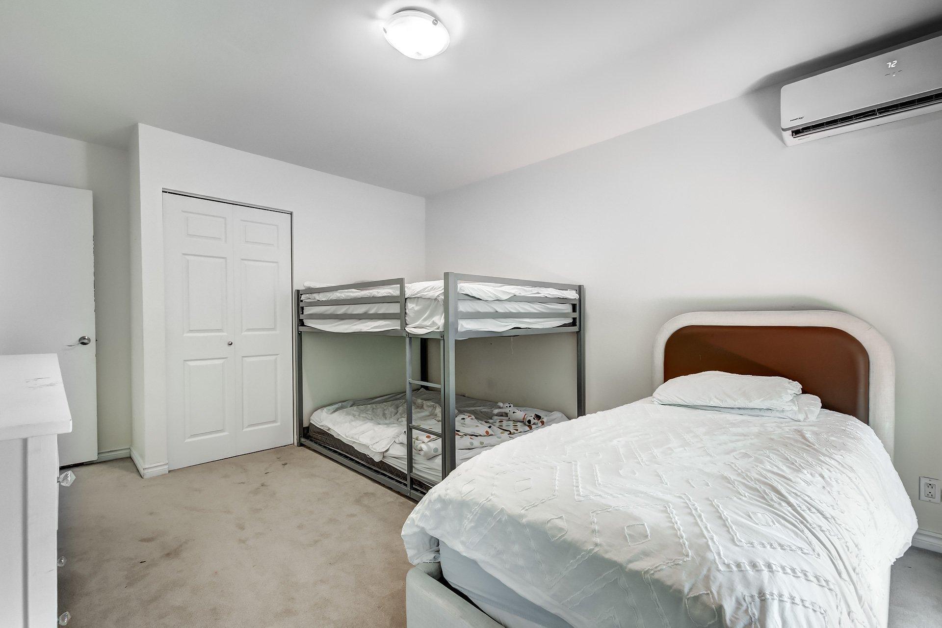 









5601


Ch. Merrimac

,
Côte-Saint-Luc,




QC
H4W1S5

