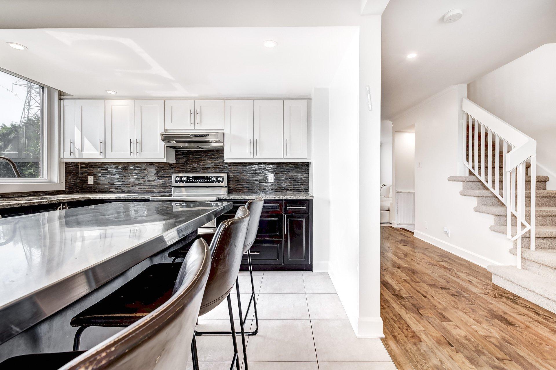 









5601


Ch. Merrimac

,
Côte-Saint-Luc,




QC
H4W1S5

