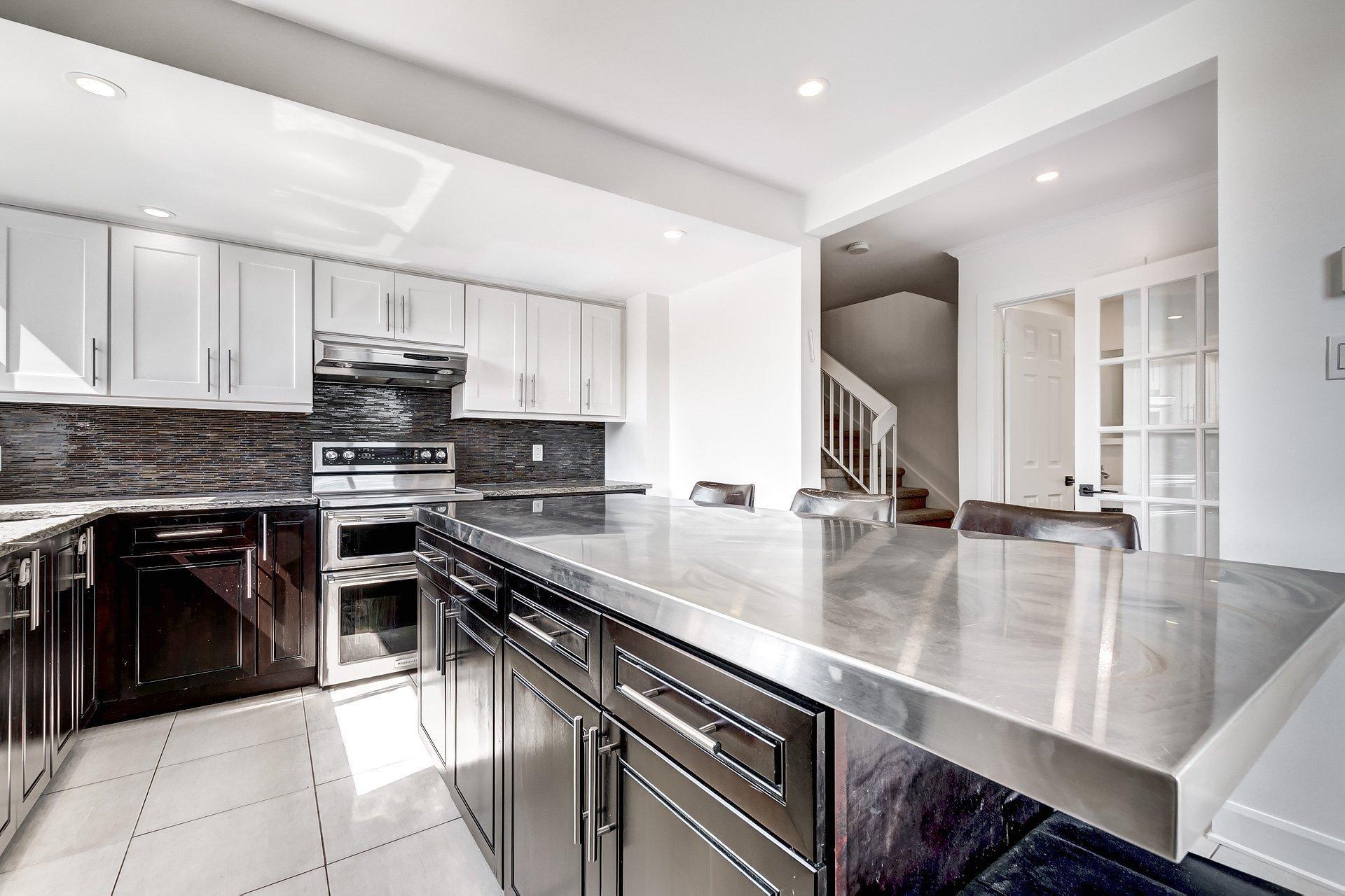 









5601


Ch. Merrimac

,
Côte-Saint-Luc,




QC
H4W1S5

