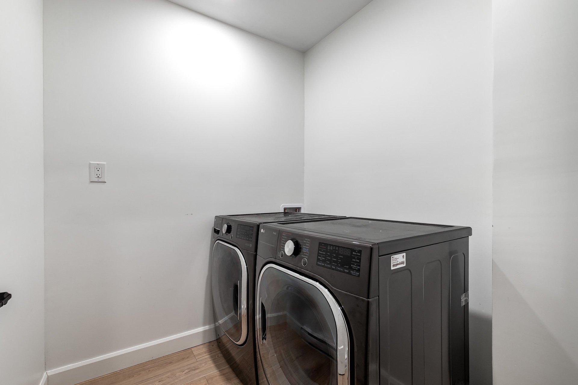 









5601


Ch. Merrimac

,
Côte-Saint-Luc,




QC
H4W1S5

