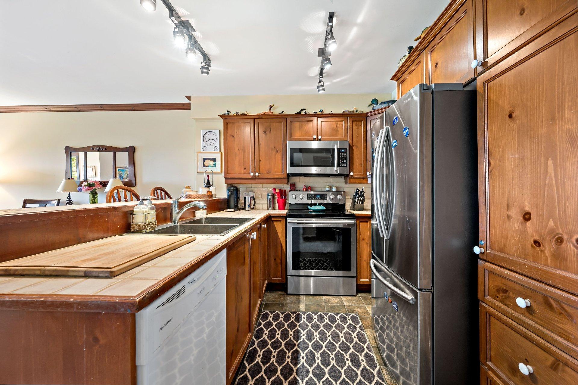 









156


Rue du Mont-Plaisant

, 1,
Mont-Tremblant,




QC
J8E1L2

