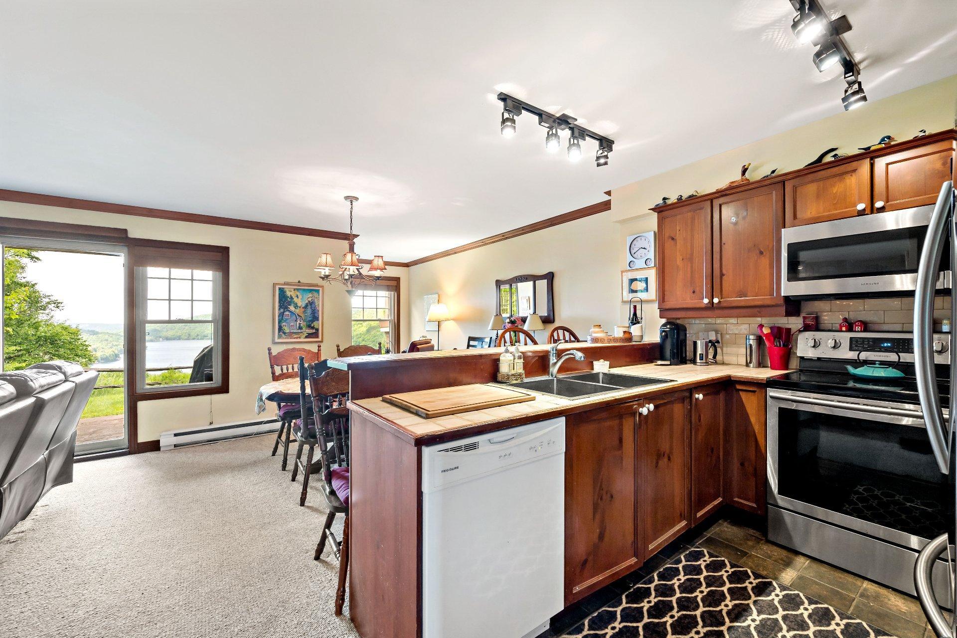 









156


Rue du Mont-Plaisant

, 1,
Mont-Tremblant,




QC
J8E1L2

