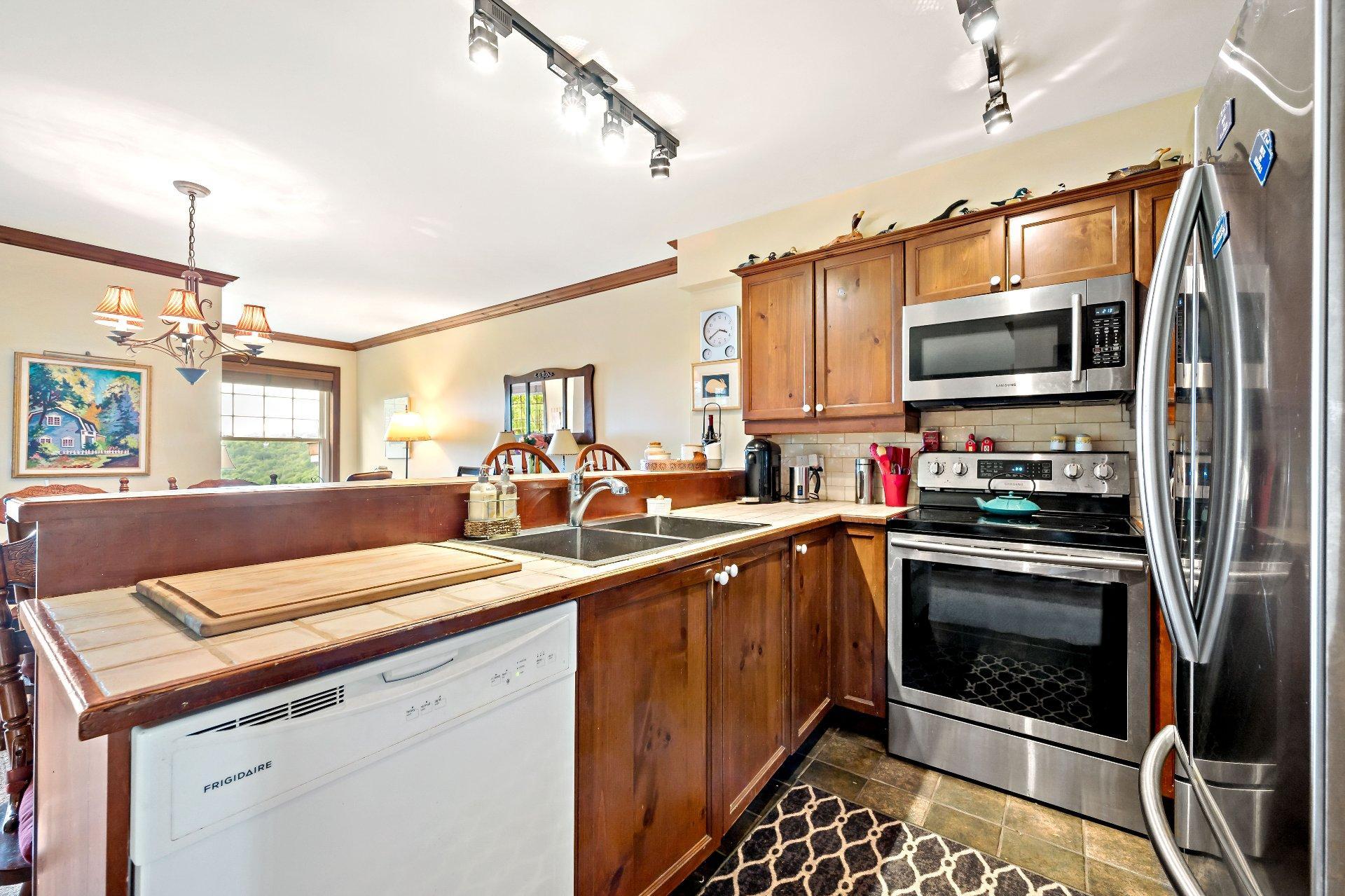 









156


Rue du Mont-Plaisant

, 1,
Mont-Tremblant,




QC
J8E1L2

