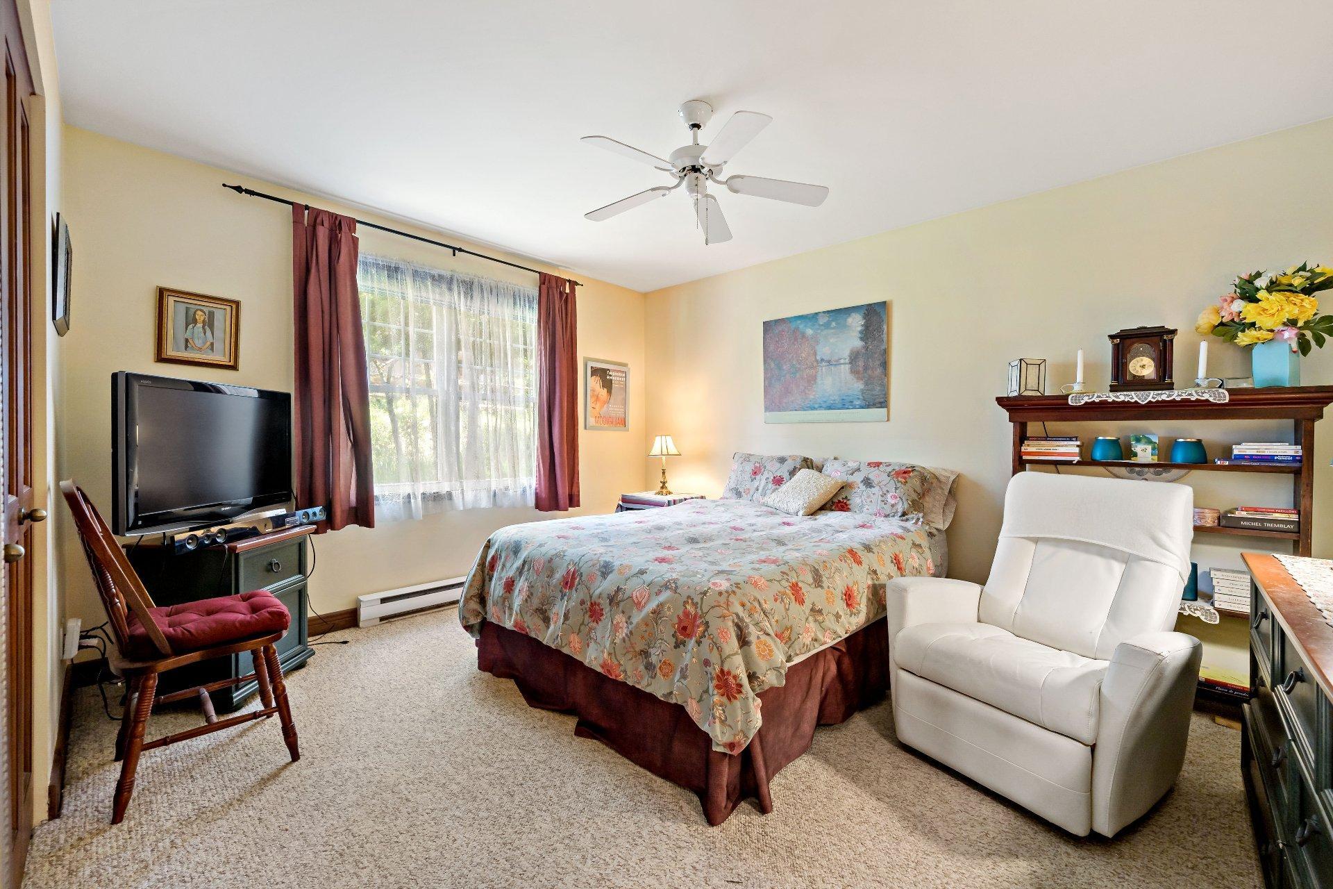 









156


Rue du Mont-Plaisant

, 1,
Mont-Tremblant,




QC
J8E1L2

