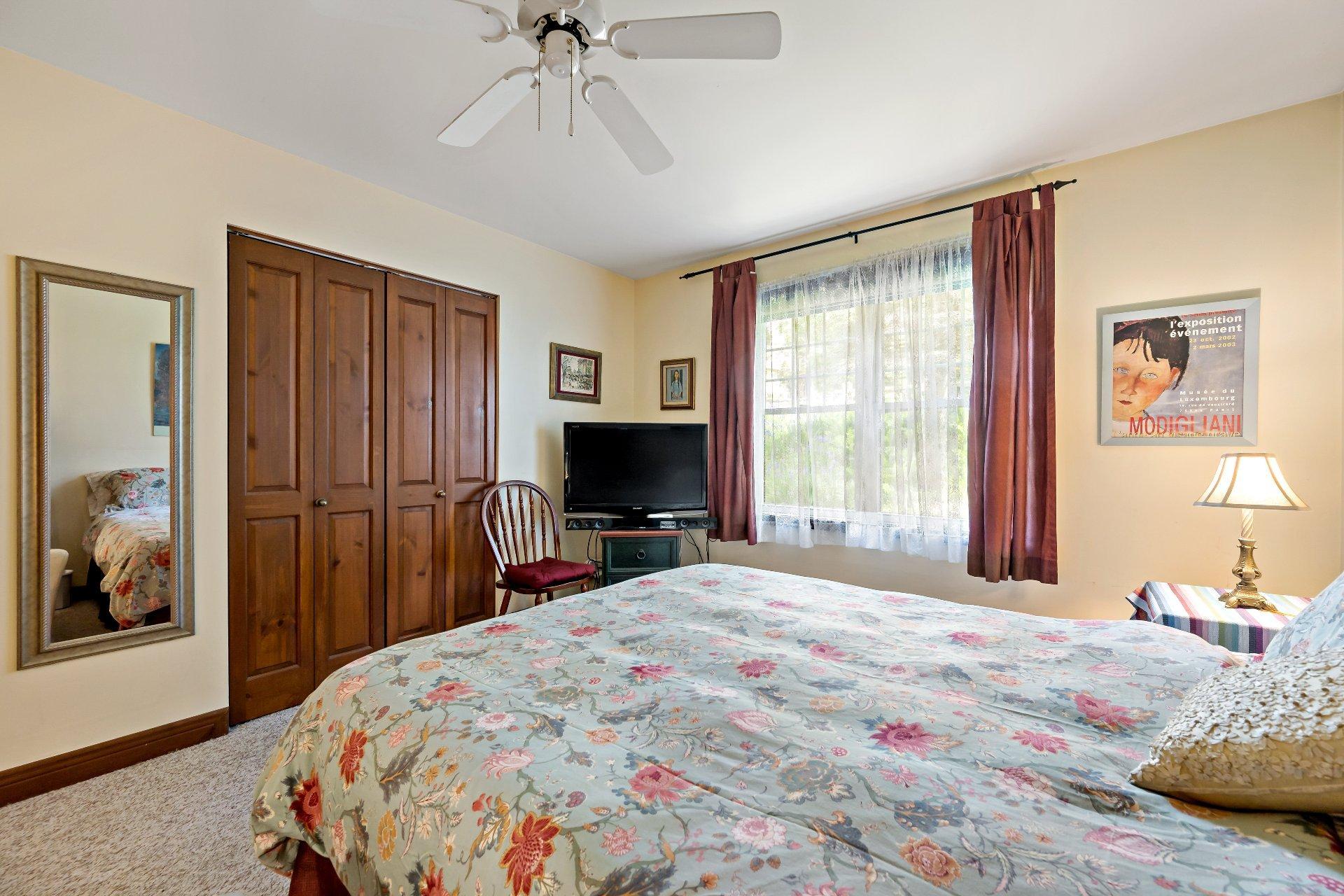 









156


Rue du Mont-Plaisant

, 1,
Mont-Tremblant,




QC
J8E1L2

