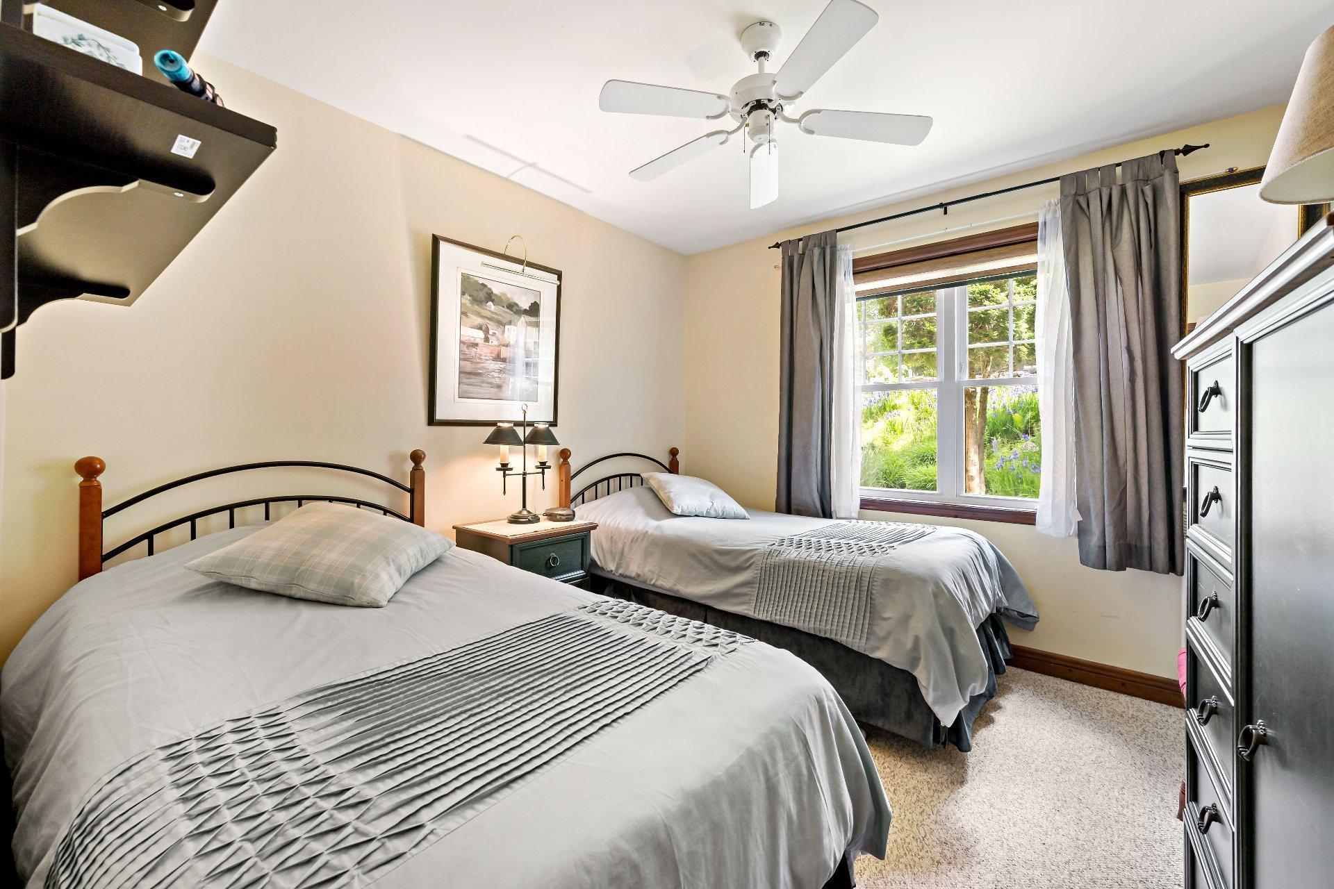 









156


Rue du Mont-Plaisant

, 1,
Mont-Tremblant,




QC
J8E1L2

