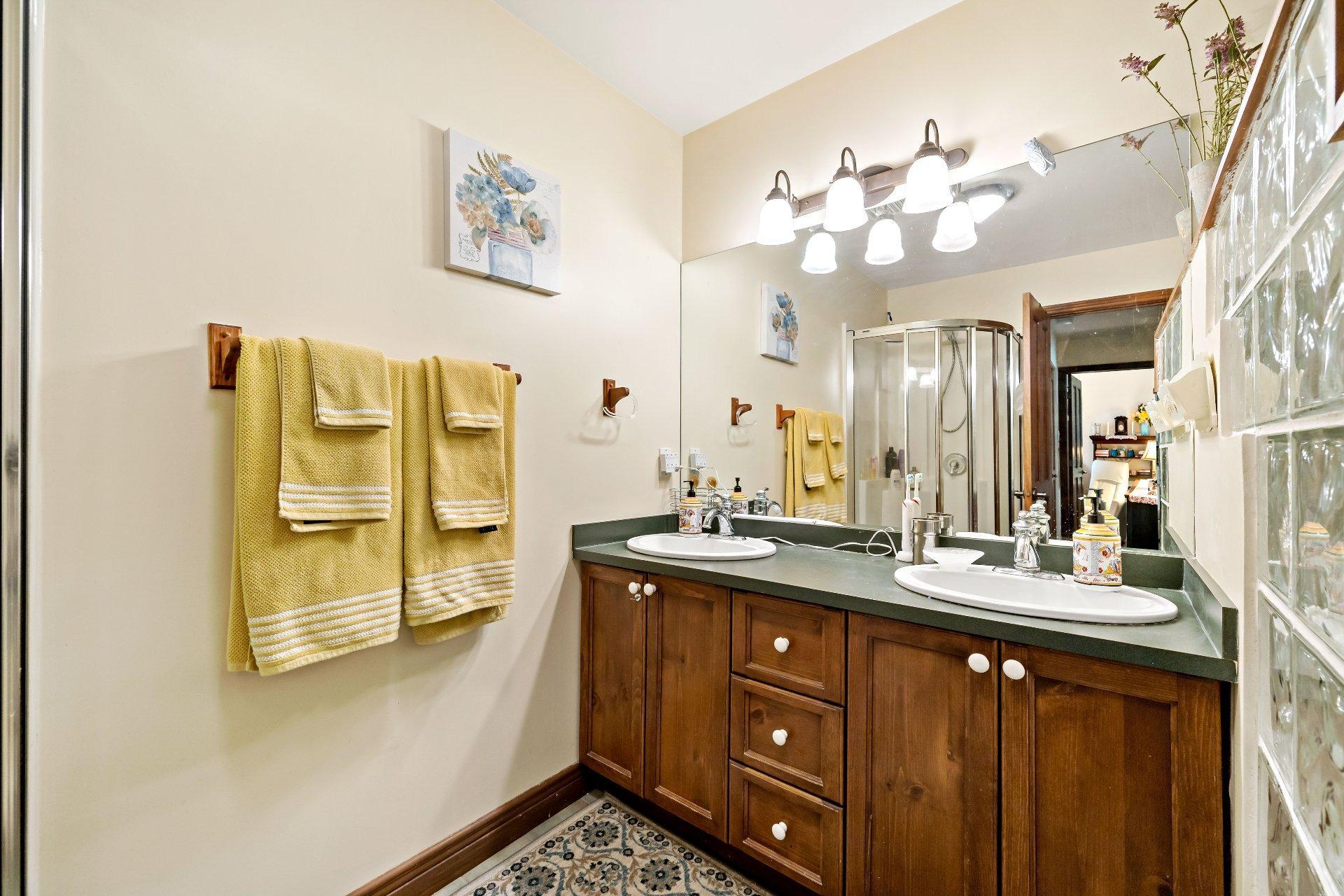 









156


Rue du Mont-Plaisant

, 1,
Mont-Tremblant,




QC
J8E1L2

