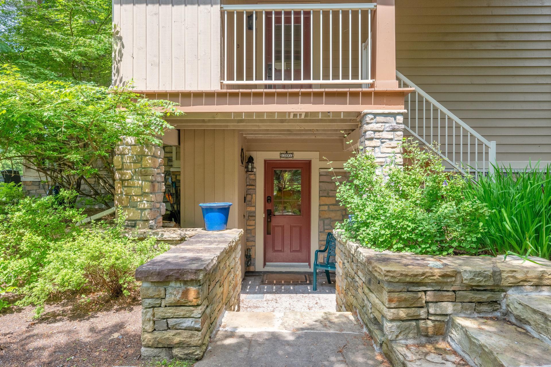 









156


Rue du Mont-Plaisant

, 1,
Mont-Tremblant,




QC
J8E1L2

