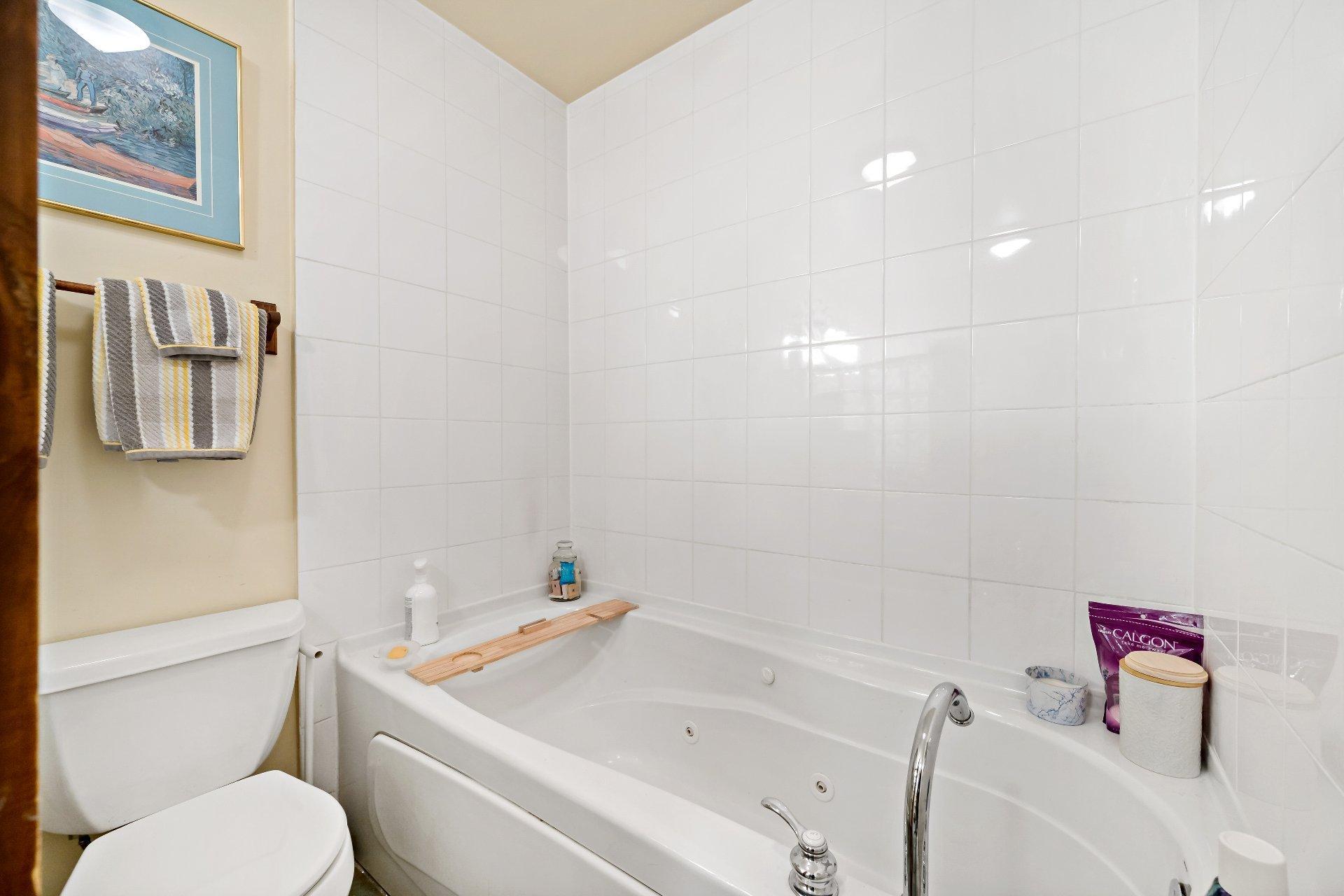 









156


Rue du Mont-Plaisant

, 1,
Mont-Tremblant,




QC
J8E1L2

