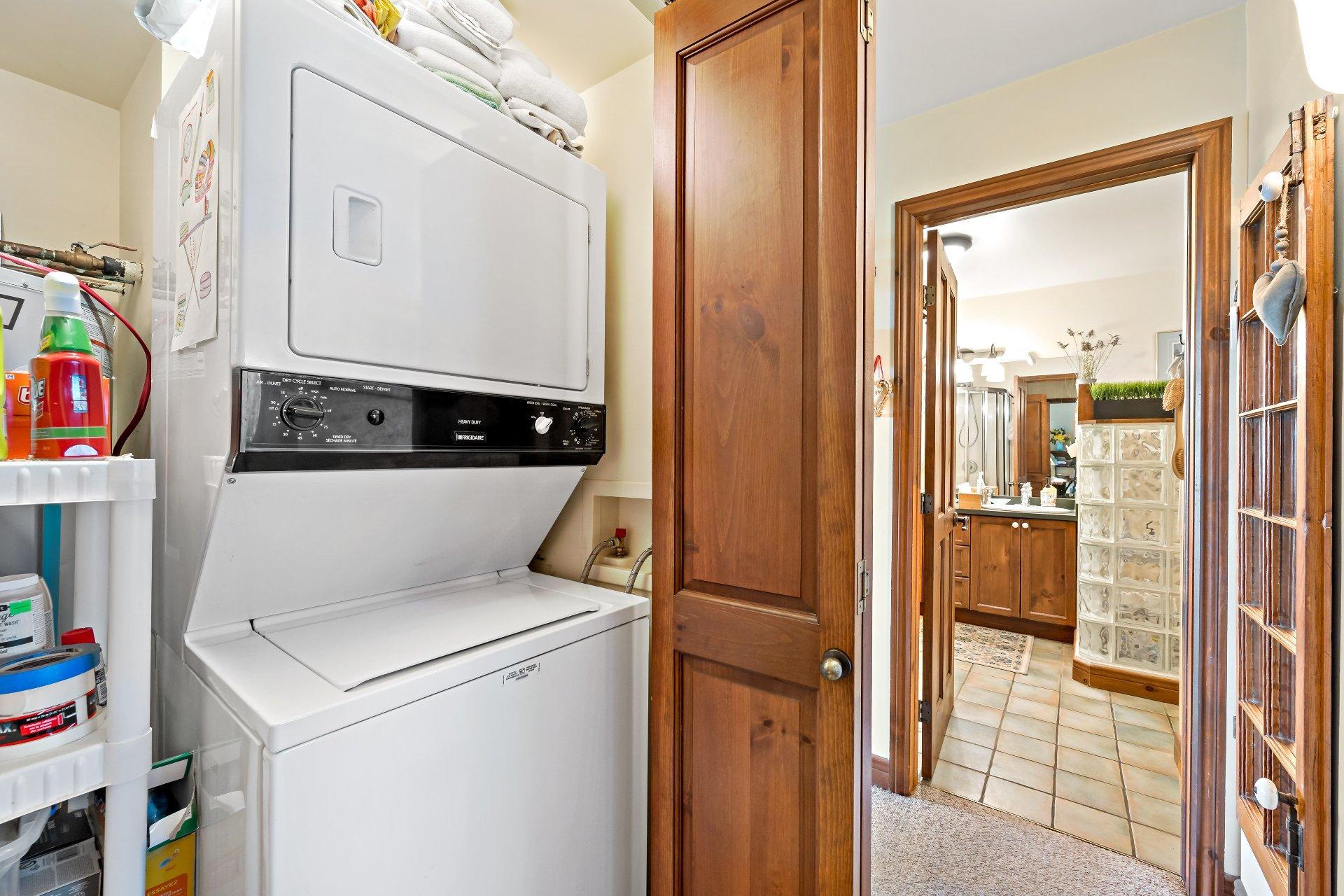 









156


Rue du Mont-Plaisant

, 1,
Mont-Tremblant,




QC
J8E1L2

