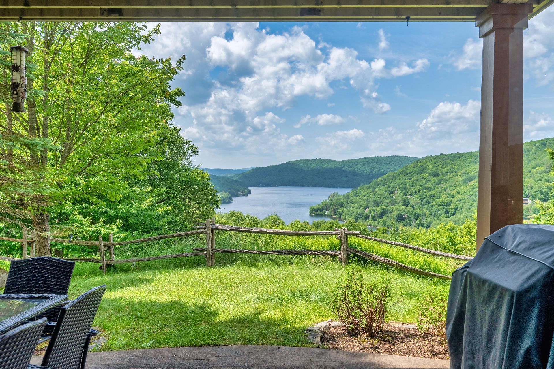 









156


Rue du Mont-Plaisant

, 1,
Mont-Tremblant,




QC
J8E1L2

