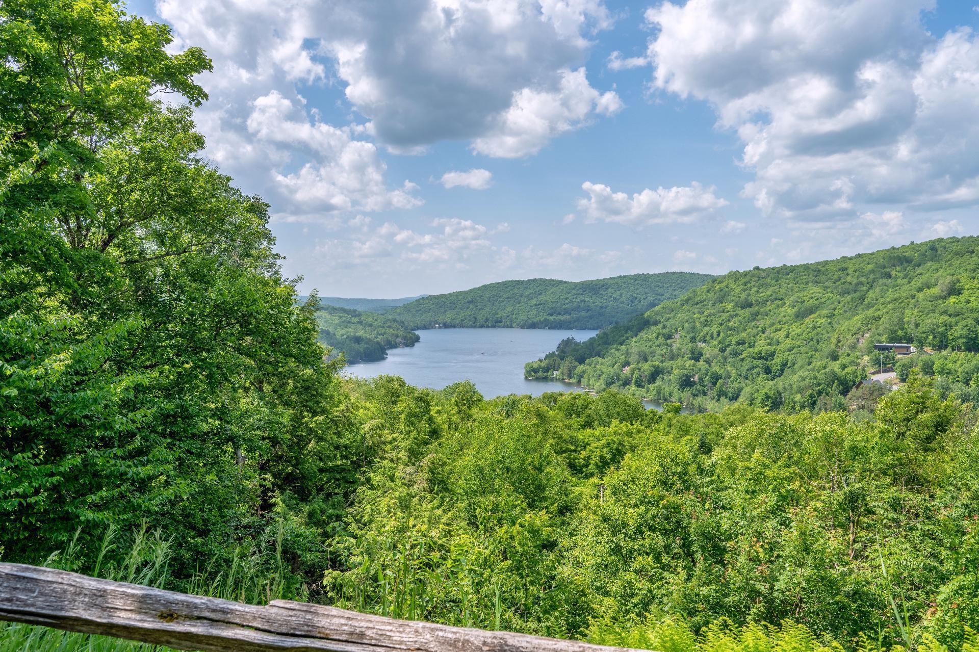 









156


Rue du Mont-Plaisant

, 1,
Mont-Tremblant,




QC
J8E1L2

