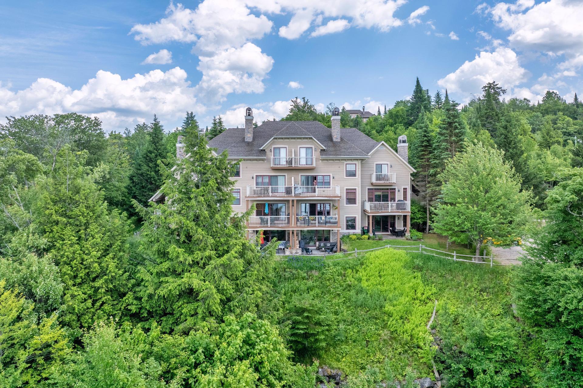 









156


Rue du Mont-Plaisant

, 1,
Mont-Tremblant,




QC
J8E1L2

