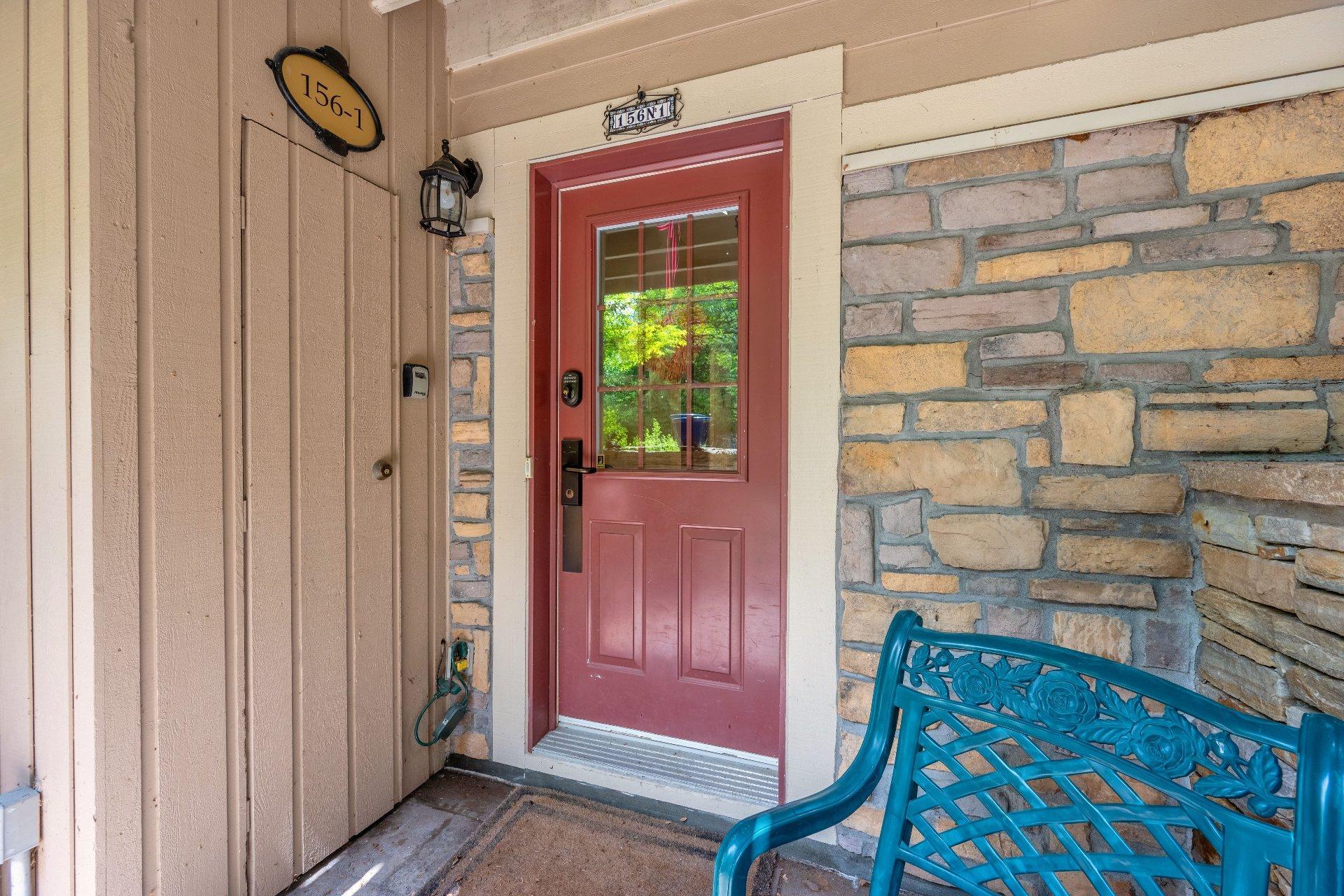 









156


Rue du Mont-Plaisant

, 1,
Mont-Tremblant,




QC
J8E1L2

