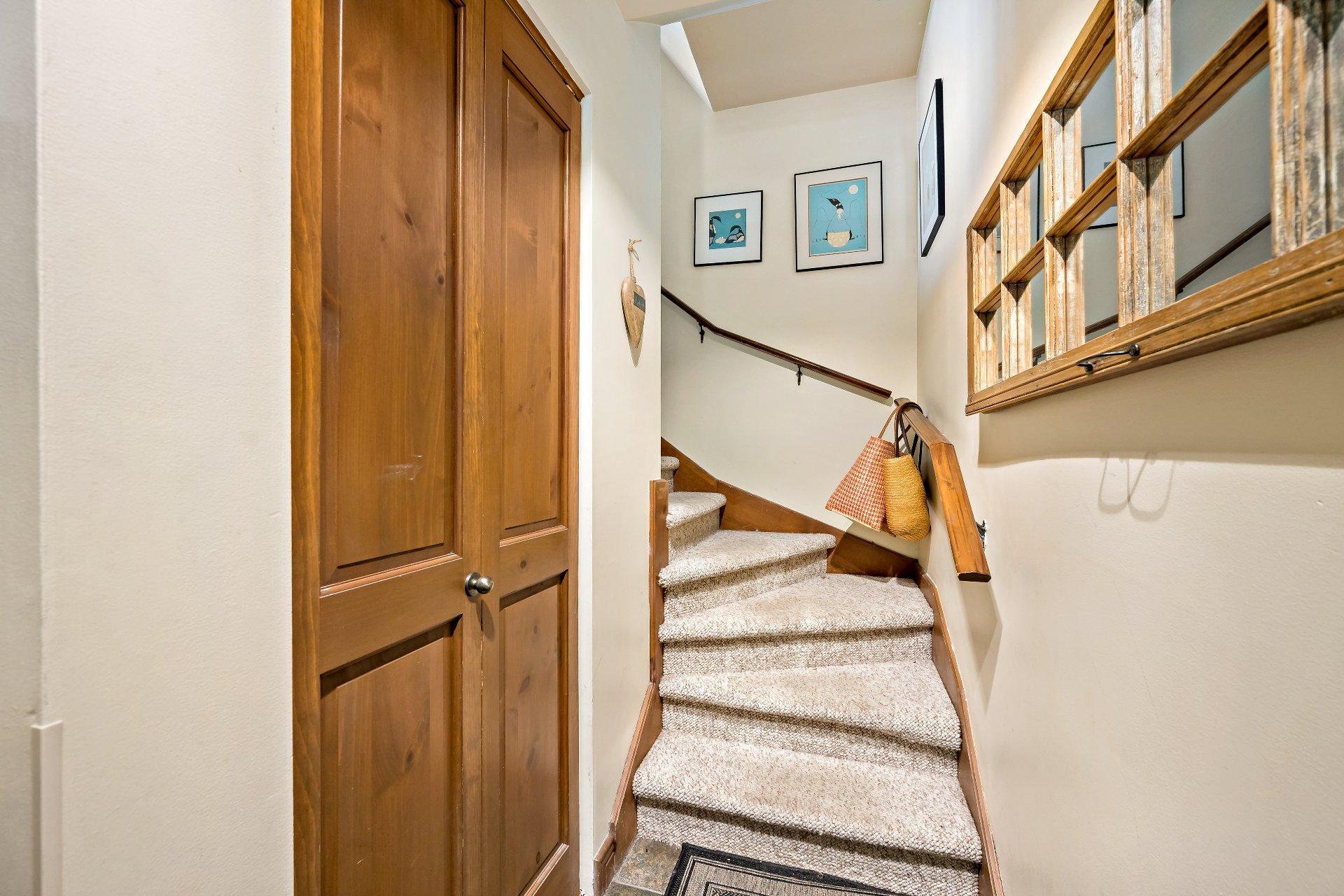 









156


Rue du Mont-Plaisant

, 1,
Mont-Tremblant,




QC
J8E1L2

