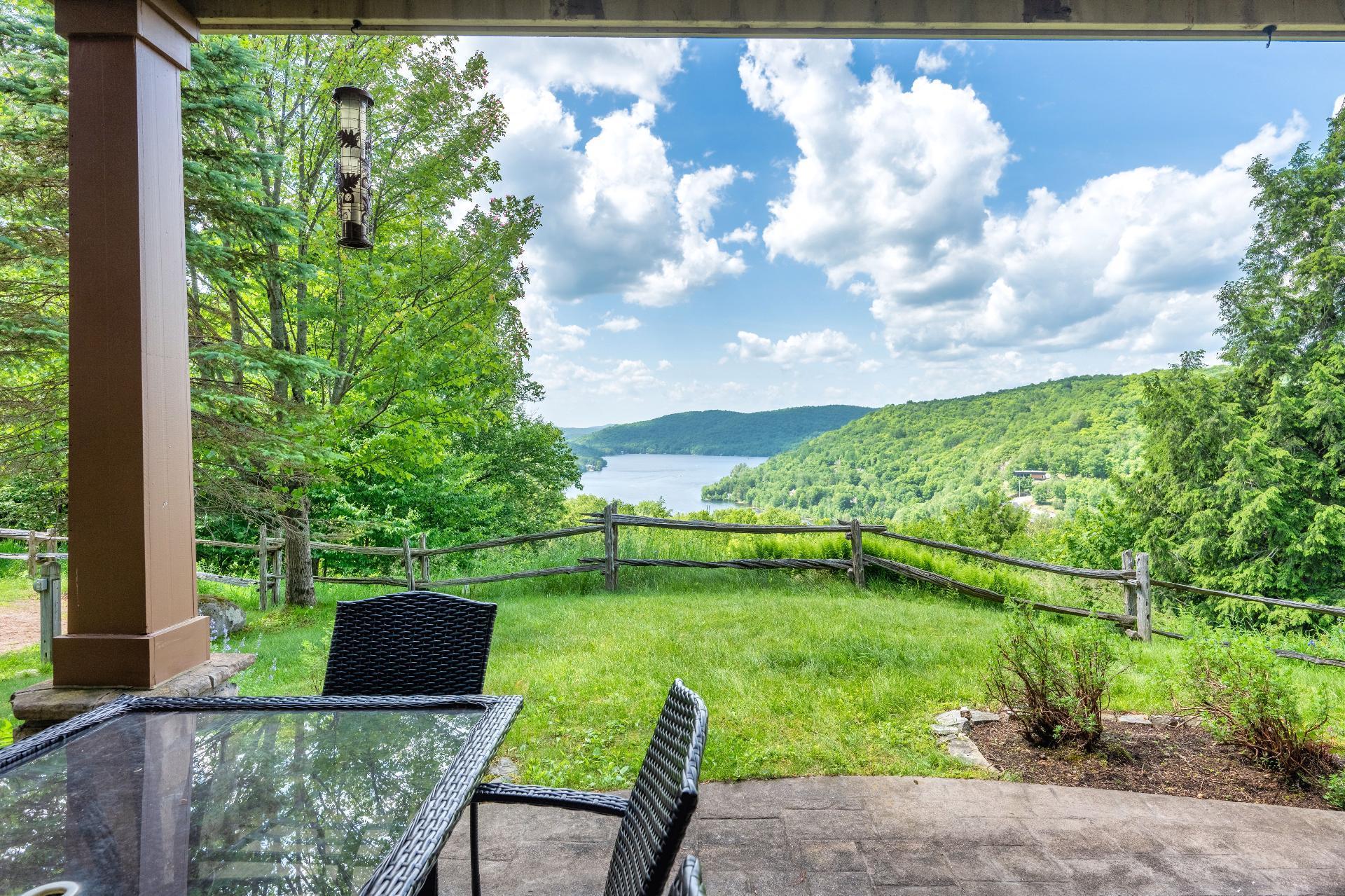 









156


Rue du Mont-Plaisant

, 1,
Mont-Tremblant,




QC
J8E1L2

