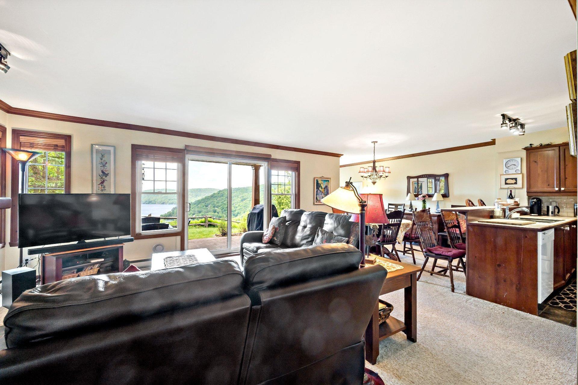 









156


Rue du Mont-Plaisant

, 1,
Mont-Tremblant,




QC
J8E1L2

