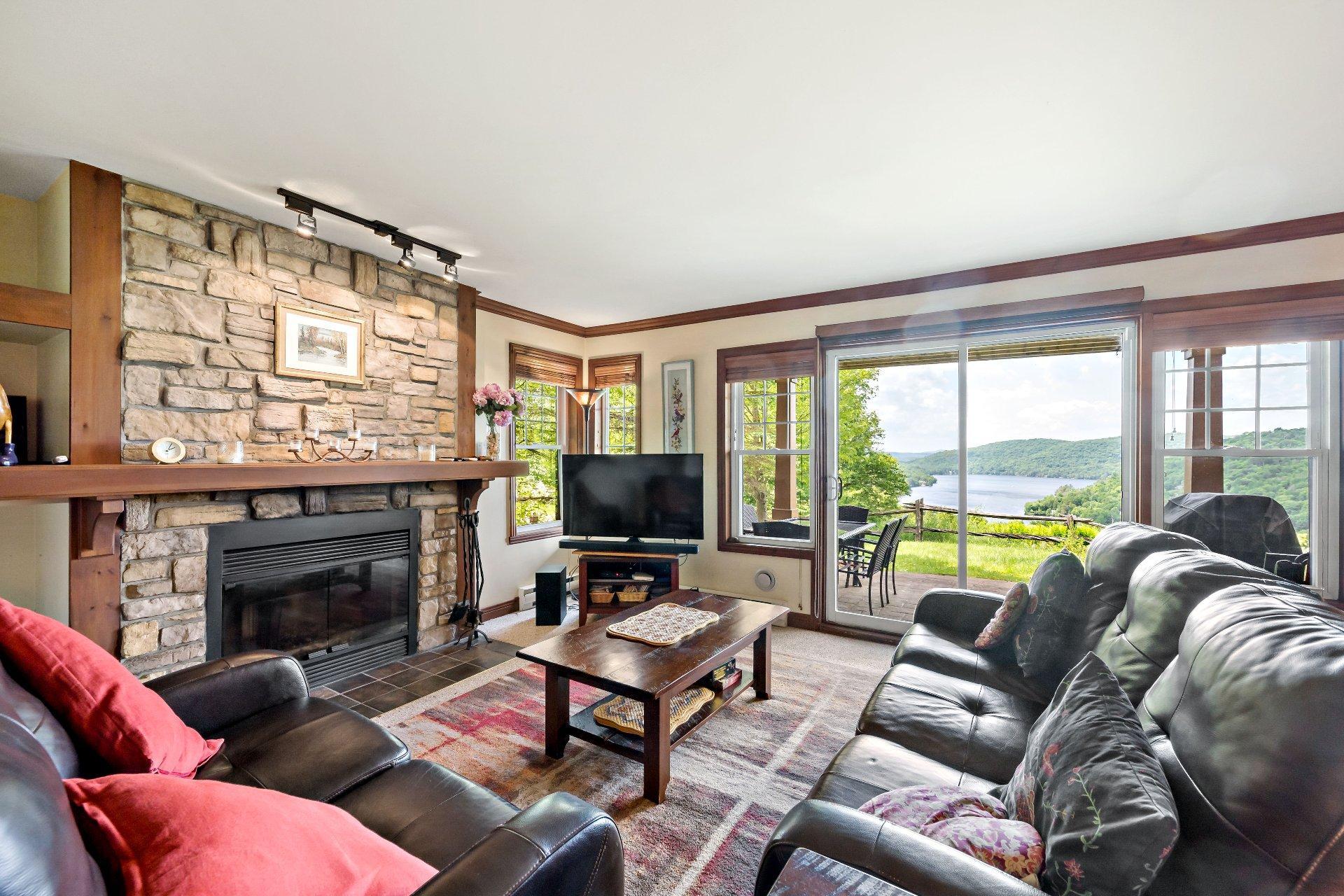 









156


Rue du Mont-Plaisant

, 1,
Mont-Tremblant,




QC
J8E1L2

