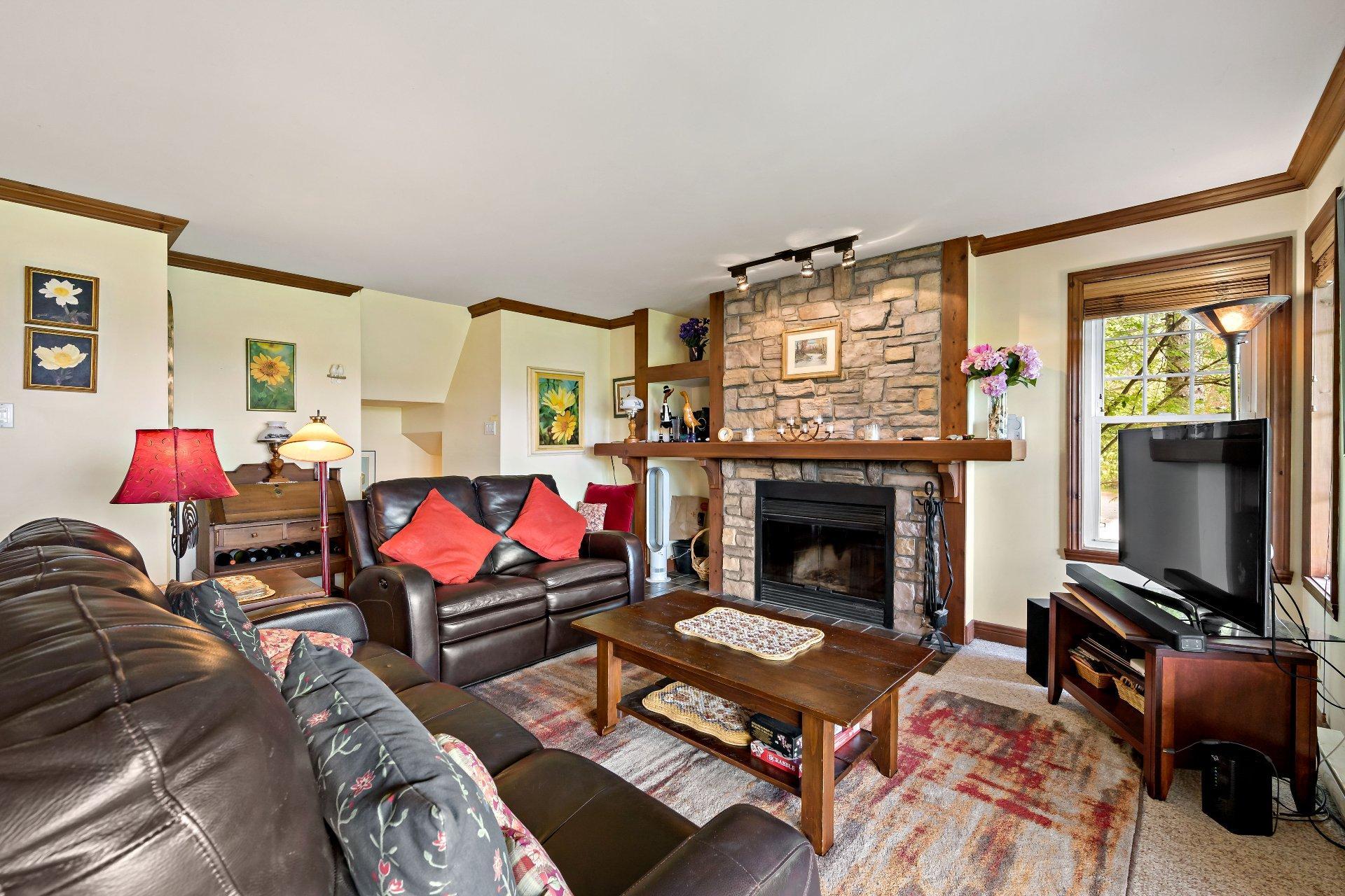 









156


Rue du Mont-Plaisant

, 1,
Mont-Tremblant,




QC
J8E1L2

