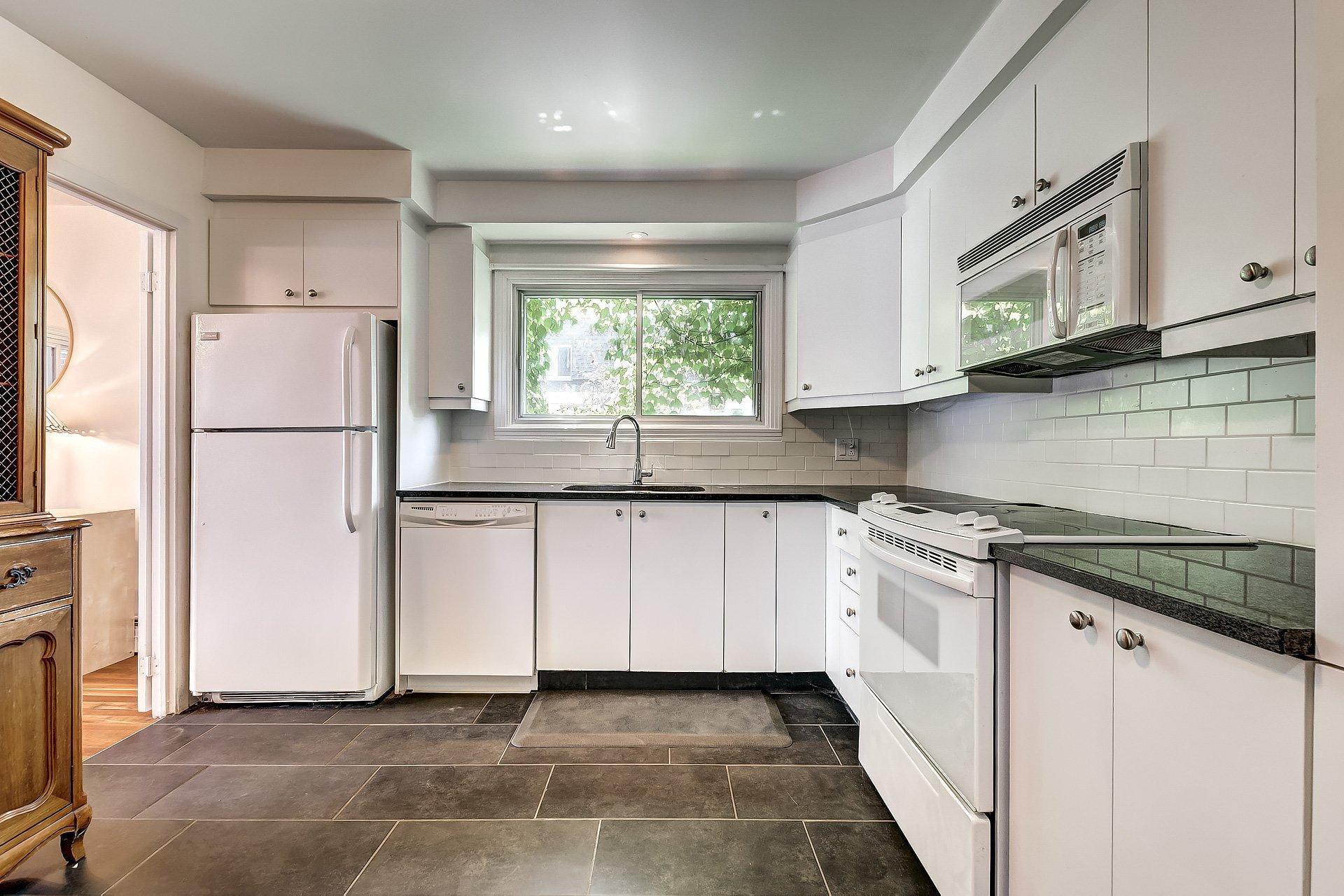 









11


Boul. Kirkland

, 109,
Kirkland,




QC
H9J1N2

