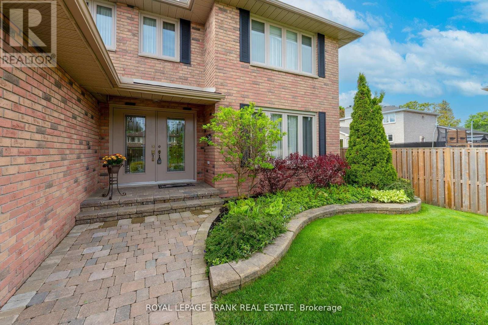 












1 DUNSFORD COURT

,
Kawartha Lakes (Lindsay),




Ontario
K9V5T3

