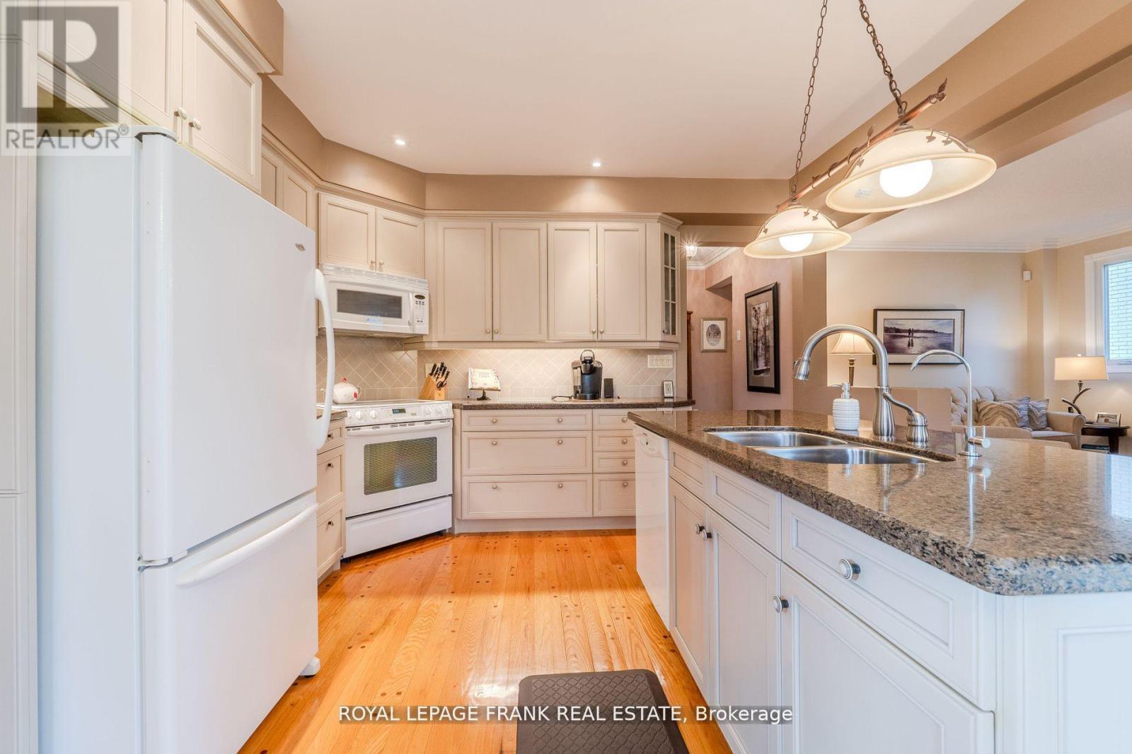 












1 DUNSFORD COURT

,
Kawartha Lakes (Lindsay),




Ontario
K9V5T3


