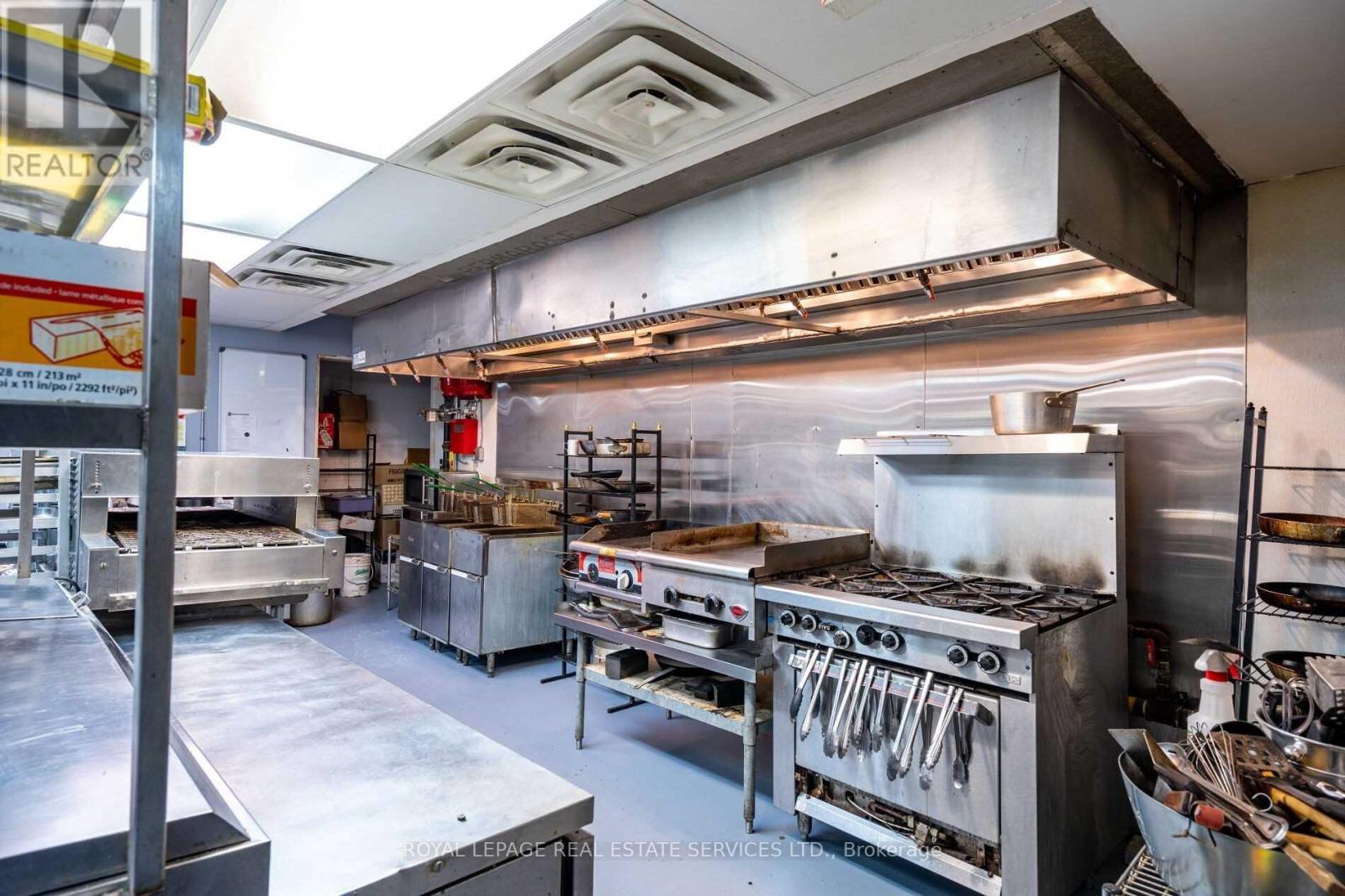 












5043 CENTRE STREET

,
Niagara Falls,




Ontario
L2G3N8

