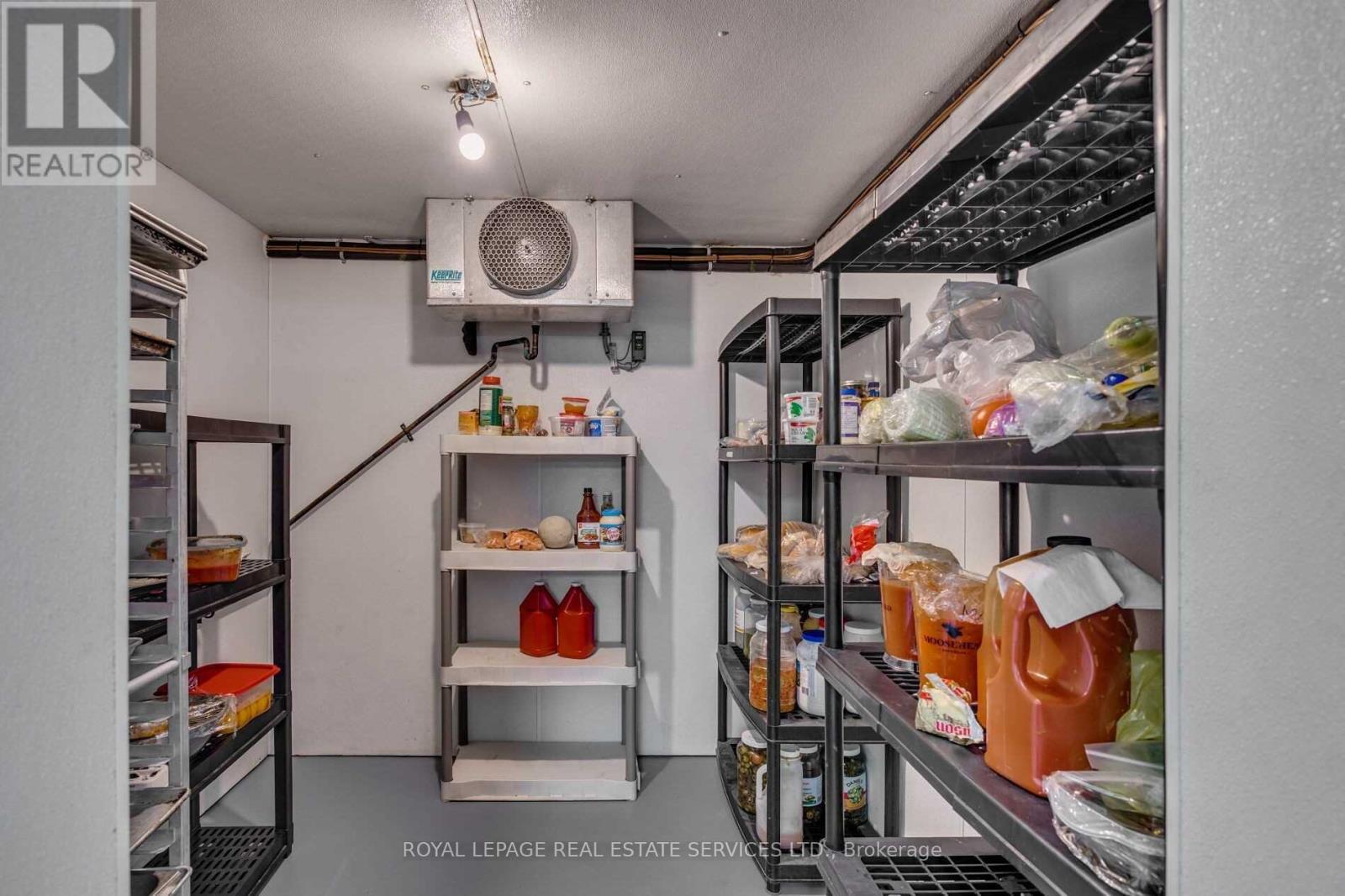 












5043 CENTRE STREET

,
Niagara Falls,




Ontario
L2G3N8

