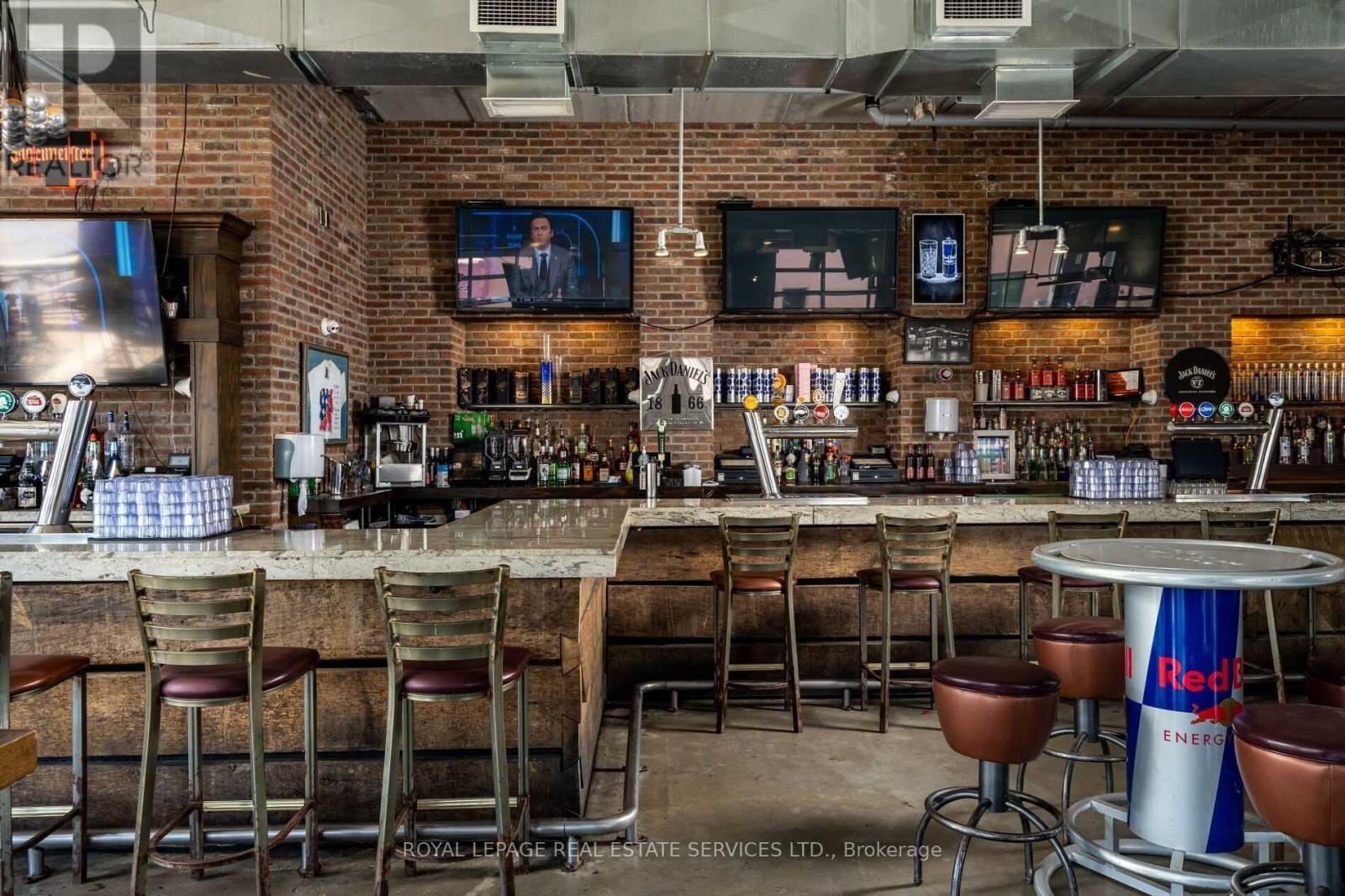 












5043 CENTRE STREET

,
Niagara Falls,




Ontario
L2G3N8

