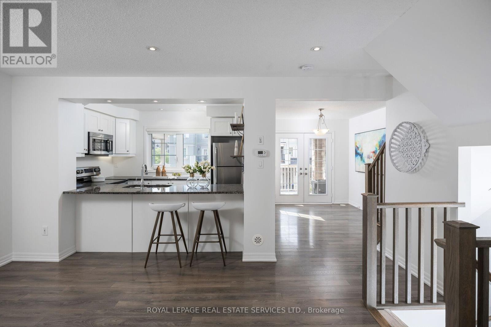 












242 BETSY DRIVE

,
Oakville,




Ontario
L6M0V3


