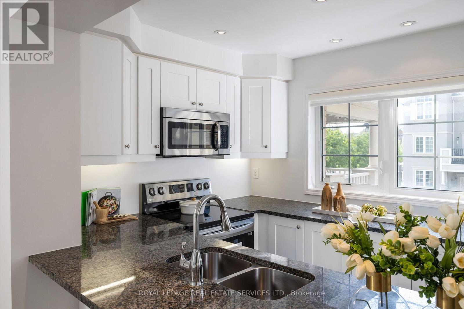 












242 BETSY DRIVE

,
Oakville,




Ontario
L6M0V3

