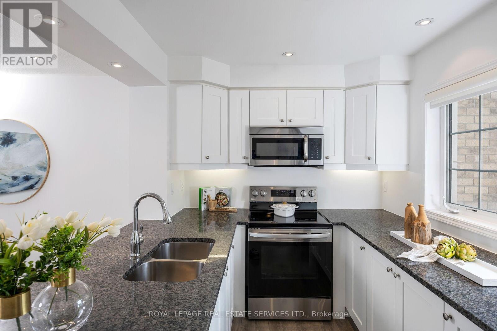 












242 BETSY DRIVE

,
Oakville,




Ontario
L6M0V3

