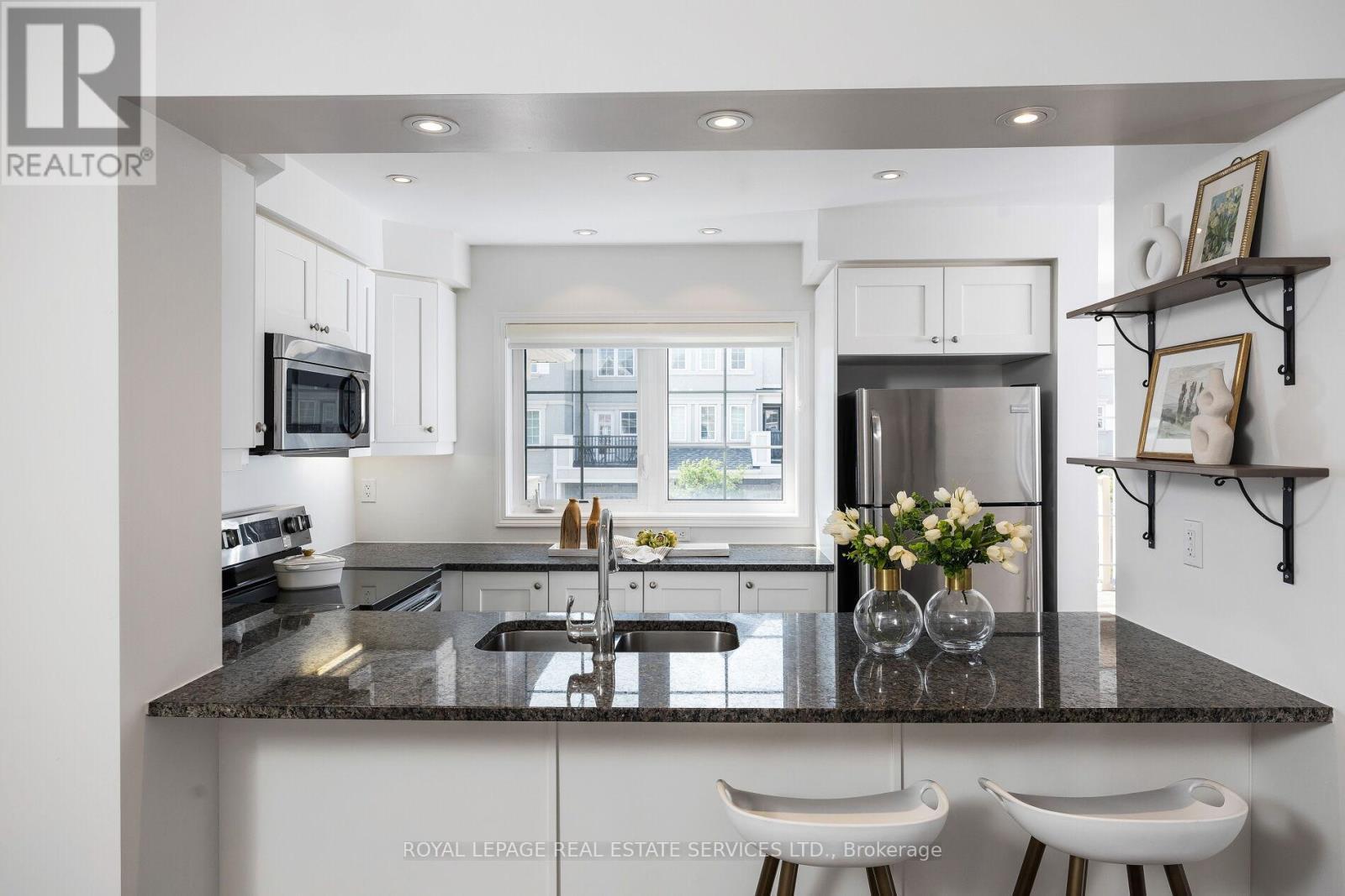












242 BETSY DRIVE

,
Oakville,




Ontario
L6M0V3

