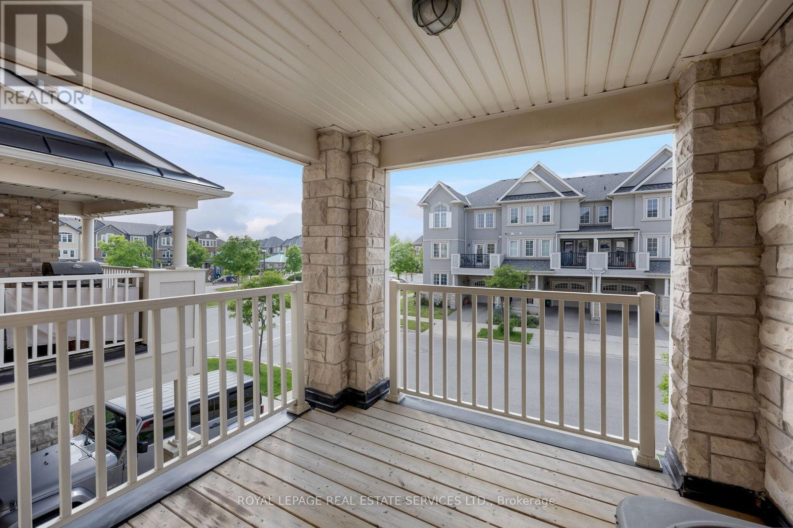 












242 BETSY DRIVE

,
Oakville,




Ontario
L6M0V3

